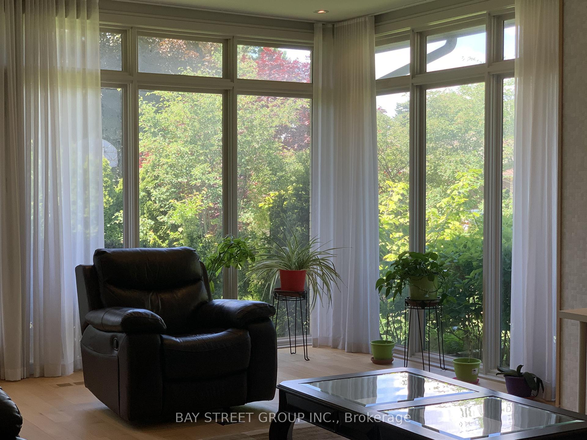 Photo 8 of 6 Bemersyde Drive, Etobicoke, Princess-Rosethorn — HOMEH