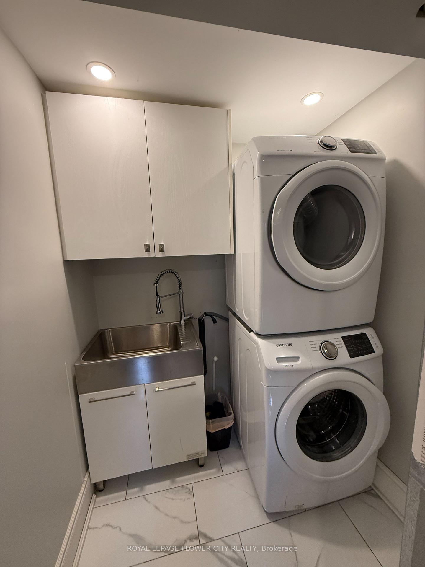 Photo 5 of 66 Ikley Road, North York, York University Heights — HOMEH