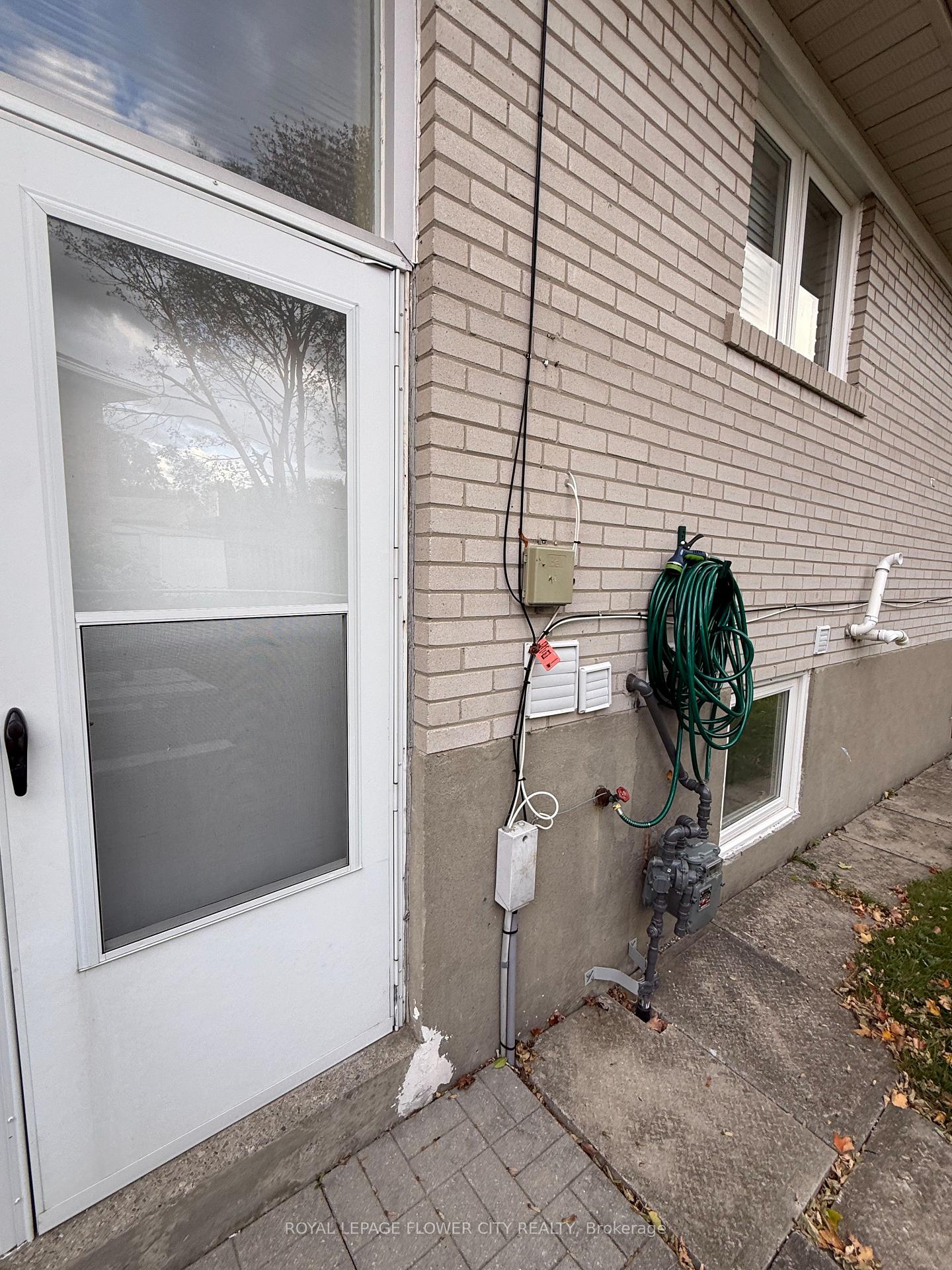 Photo 8 of 66 Ikley Road, North York, York University Heights — HOMEH