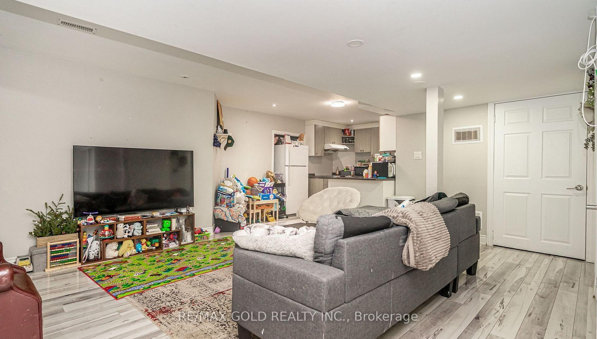 Photo 38 of 7 Bettey Road, Brampton, Vales of Castlemore — HOMEH