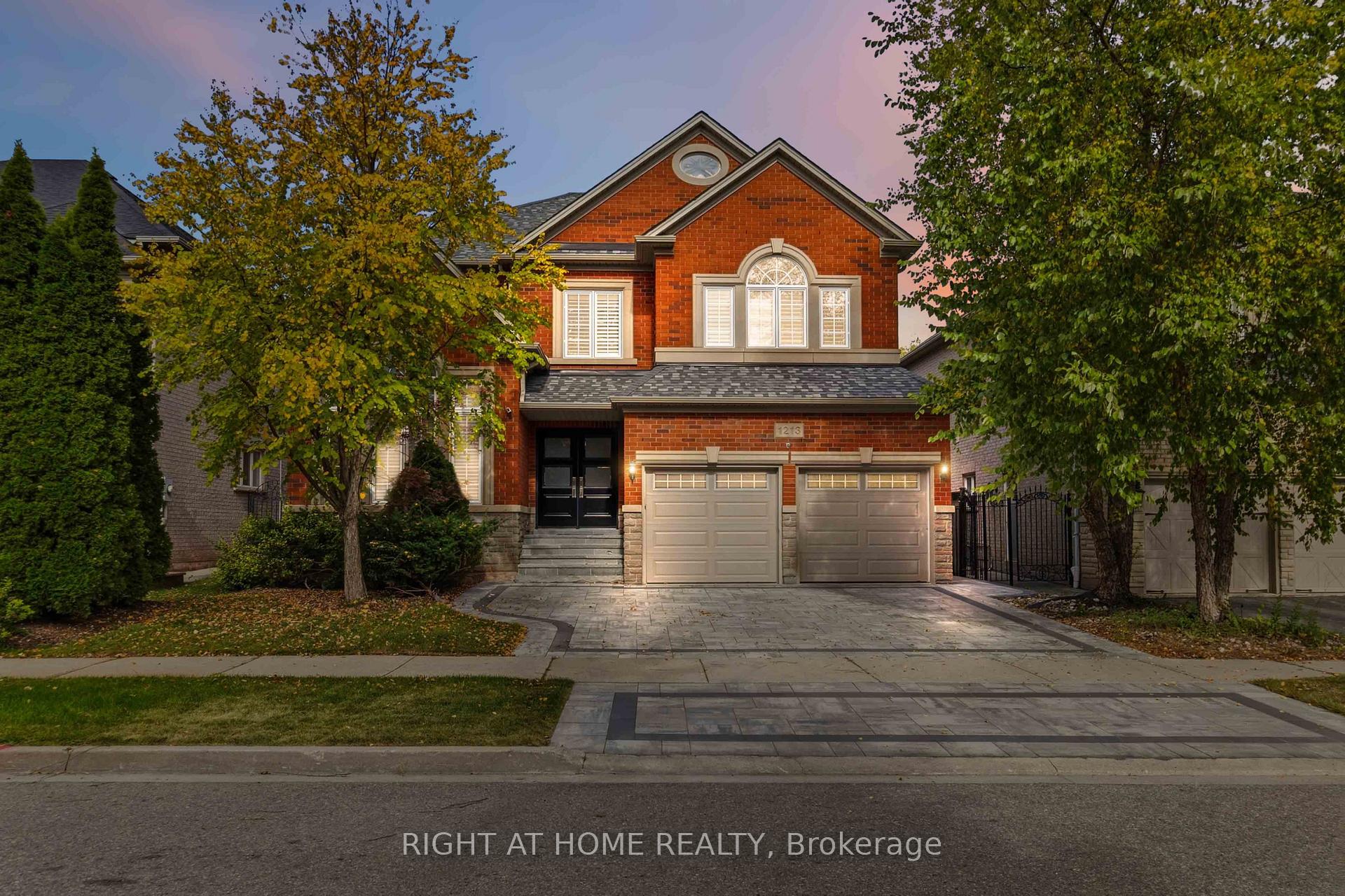 Photo 2 of 1213 Lindenrock Drive, Oakville, Joshua Creek — HOMEH