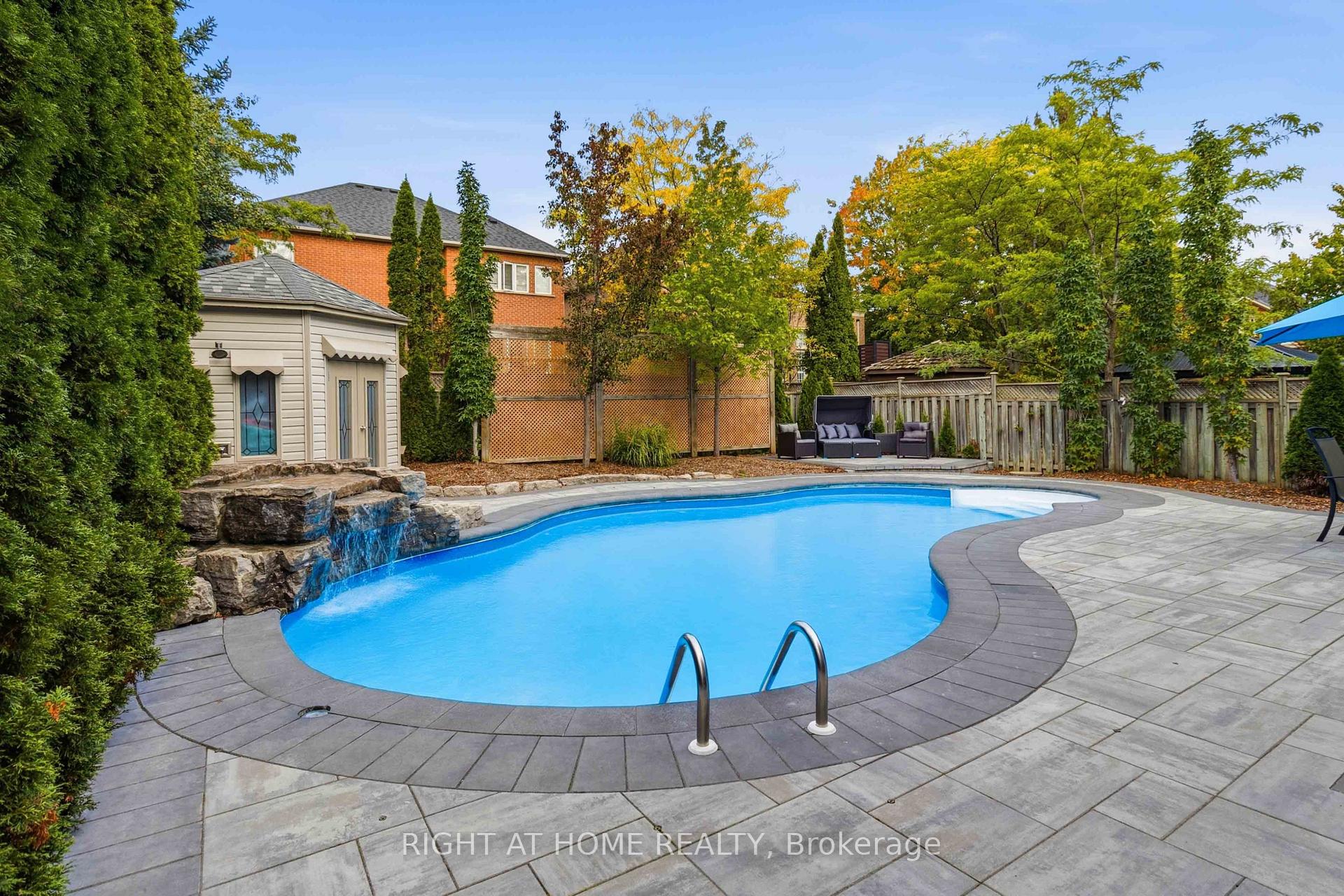 Photo 3 of 1213 Lindenrock Drive, Oakville, Joshua Creek — HOMEH
