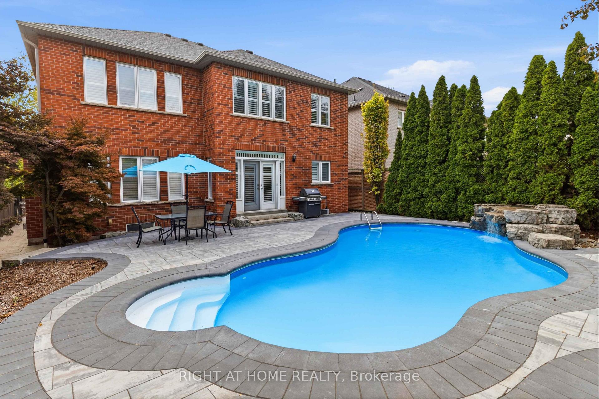 Photo 4 of 1213 Lindenrock Drive, Oakville, Joshua Creek — HOMEH