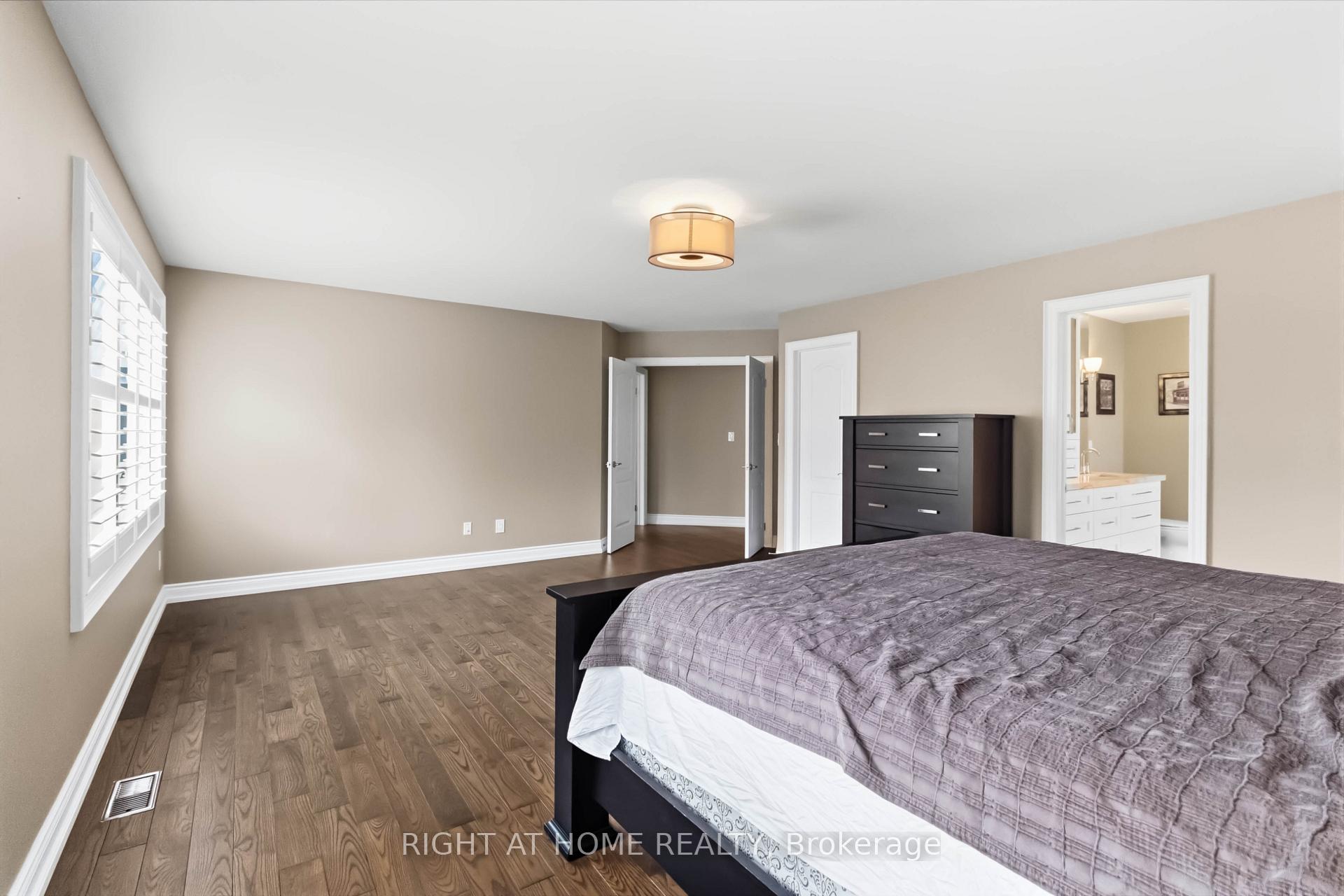 Photo 33 of 1213 Lindenrock Drive, Oakville, Joshua Creek — HOMEH