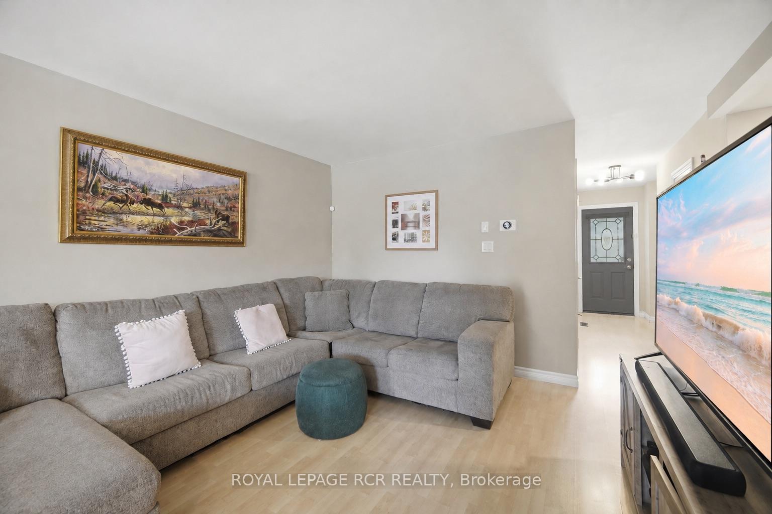 Photo 3 of 31 Alderbrook Place, Caledon, Bolton North — HOMEH