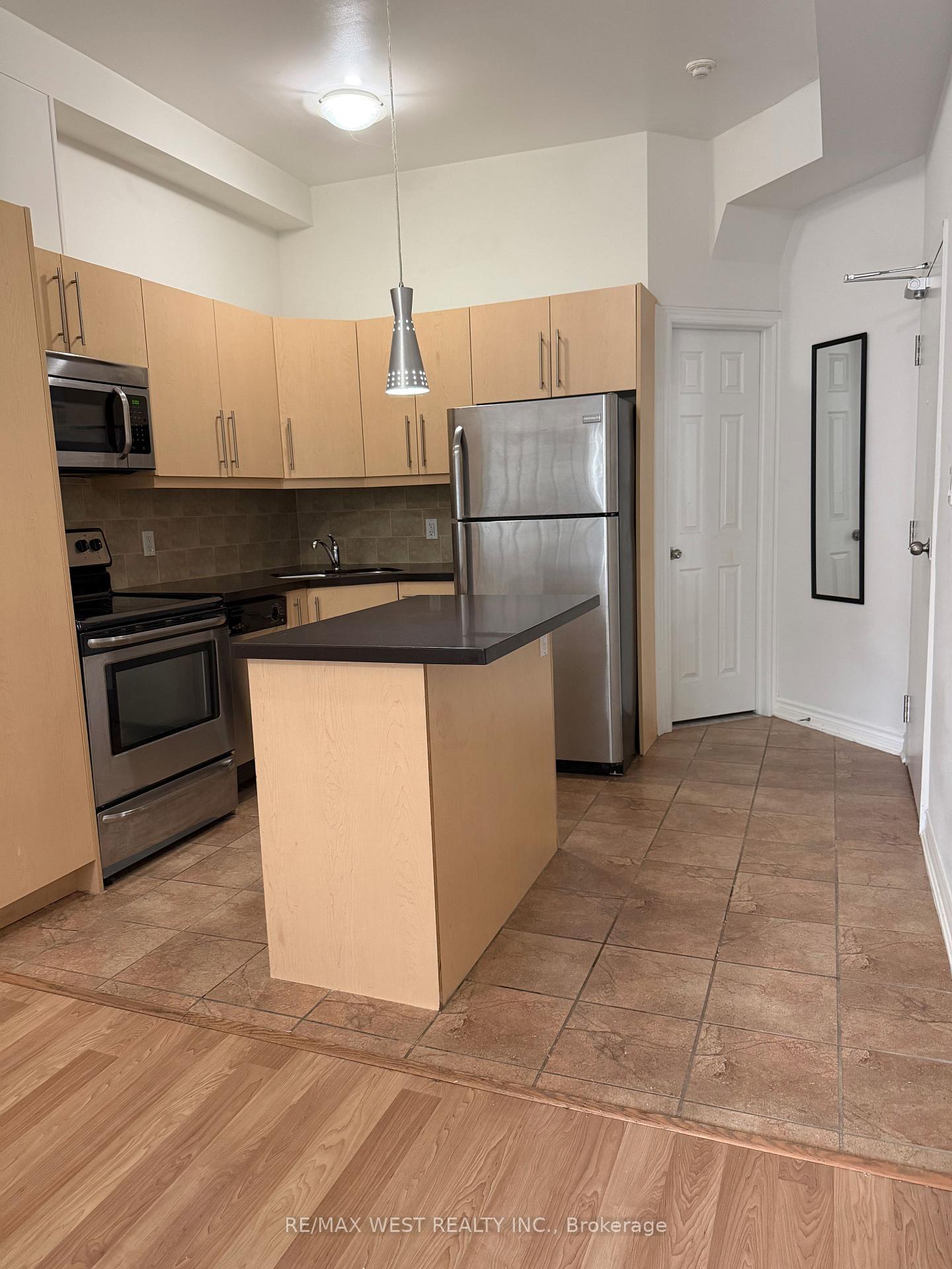 Photo 7 of Unit Upper Unit, 1090A Bloor Street W, Toronto, Dovercourt-Wallace Emerson-Junction — HOMEH