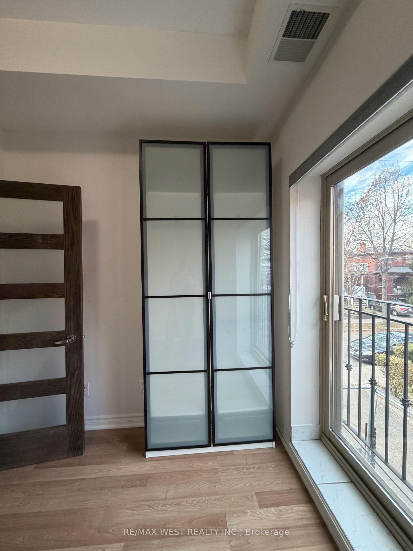 Photo 19 of Unit Upper Unit, 1090A Bloor Street W, Toronto, Dovercourt-Wallace Emerson-Junction — HOMEH