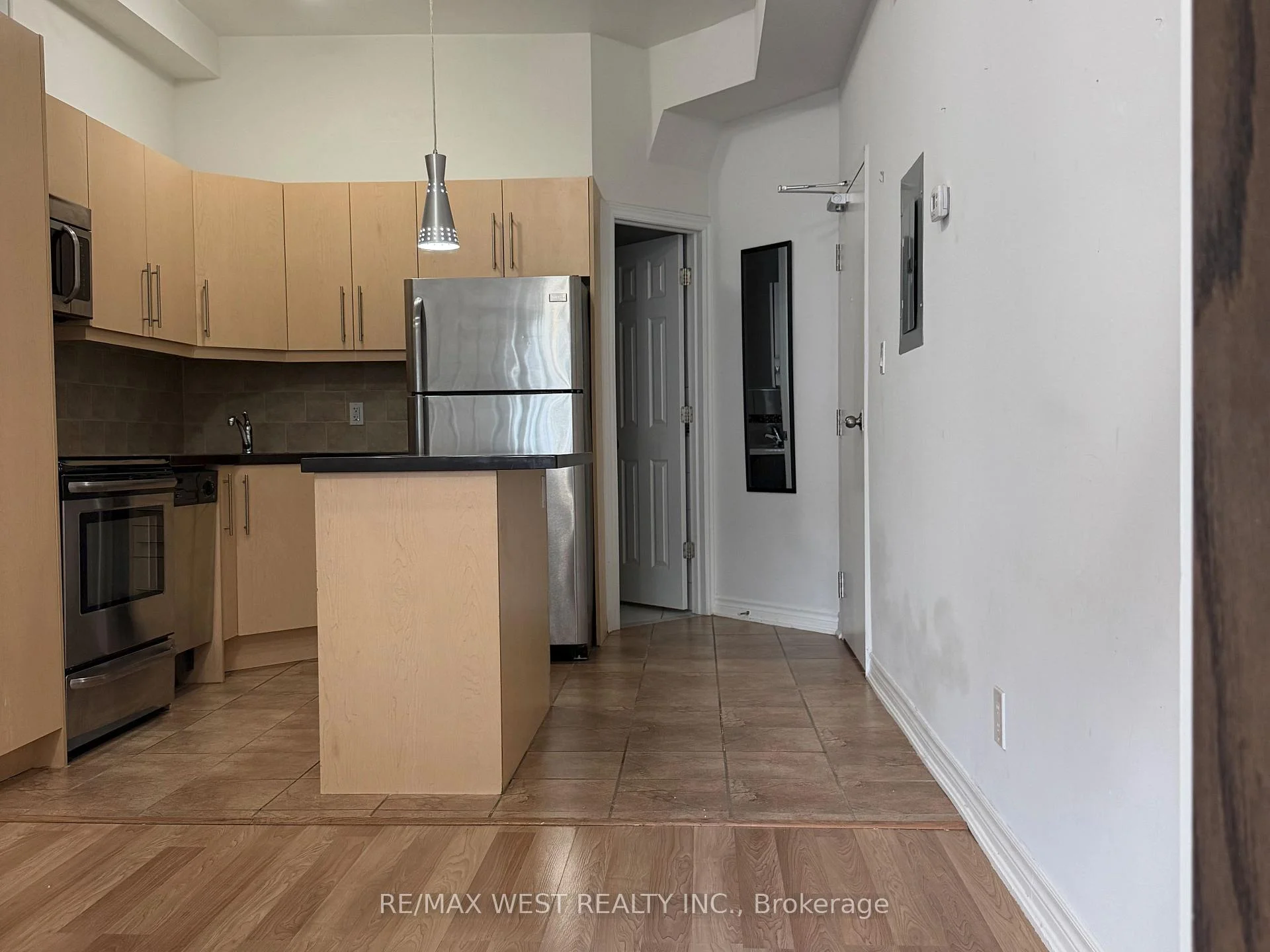Photo 3 of Unit Upper Unit, 1090A Bloor Street W, Toronto, Dovercourt-Wallace Emerson-Junction — HOMEH