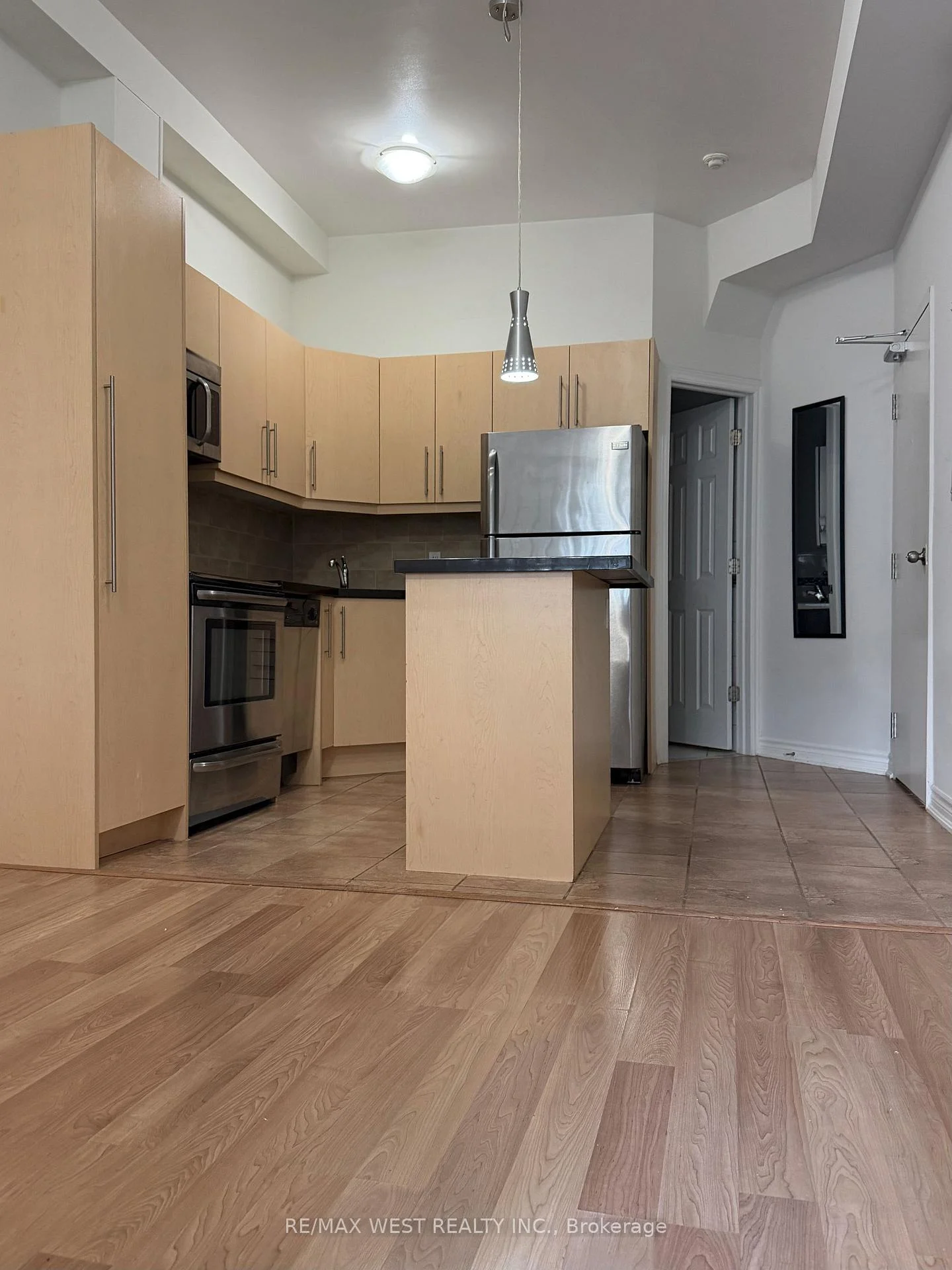 Photo 11 of Unit Upper Unit, 1090A Bloor Street W, Toronto, Dovercourt-Wallace Emerson-Junction — HOMEH