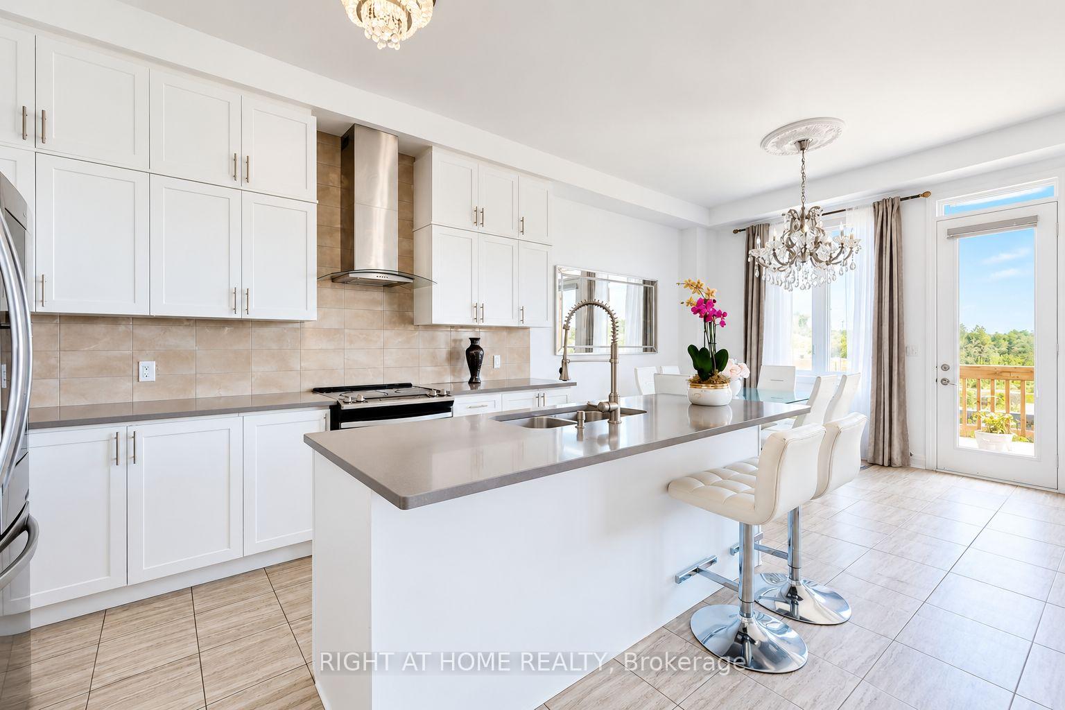 Photo 6 of 59 Hydrangea Hollow, East Gwillimbury, Holland Landing — HOMEH