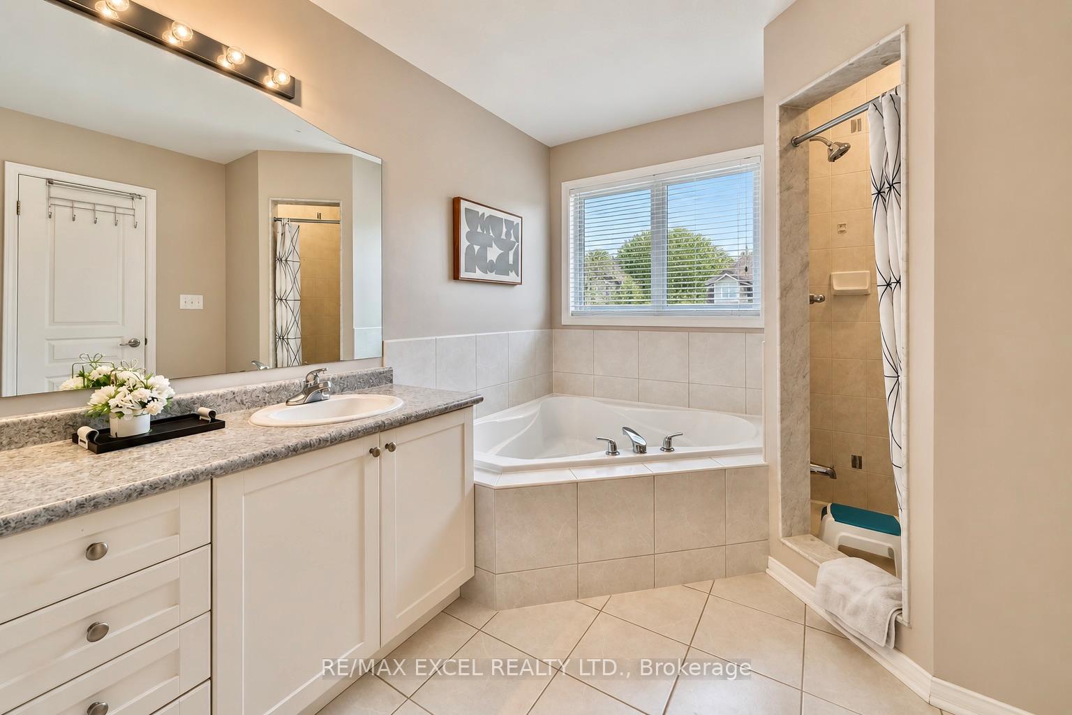 Photo 24 of 1808 Castlemore Avenue, Markham, Greensborough — HOMEH