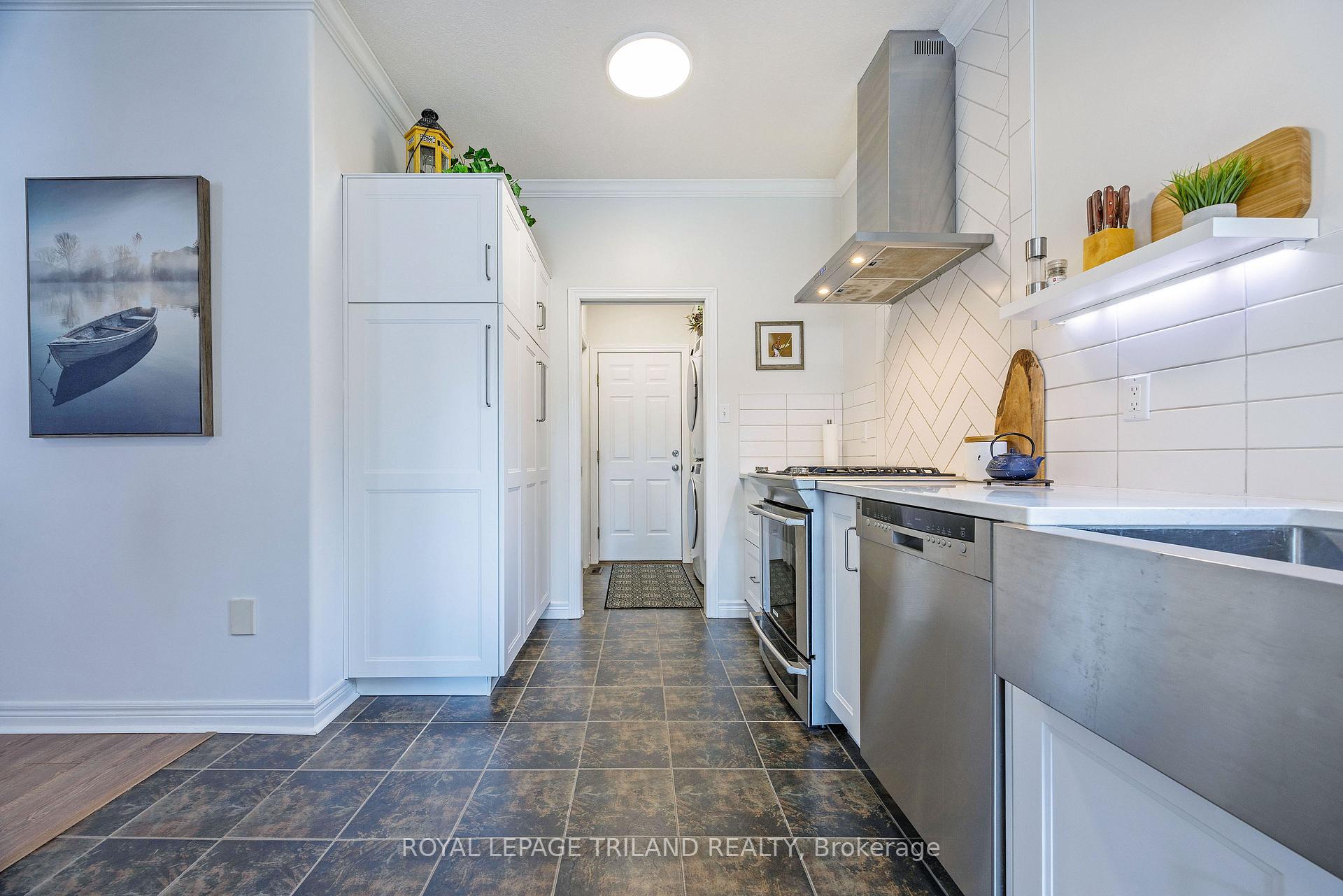 Photo 19 of 15 Augusta Crescent, St. Thomas — HOMEH