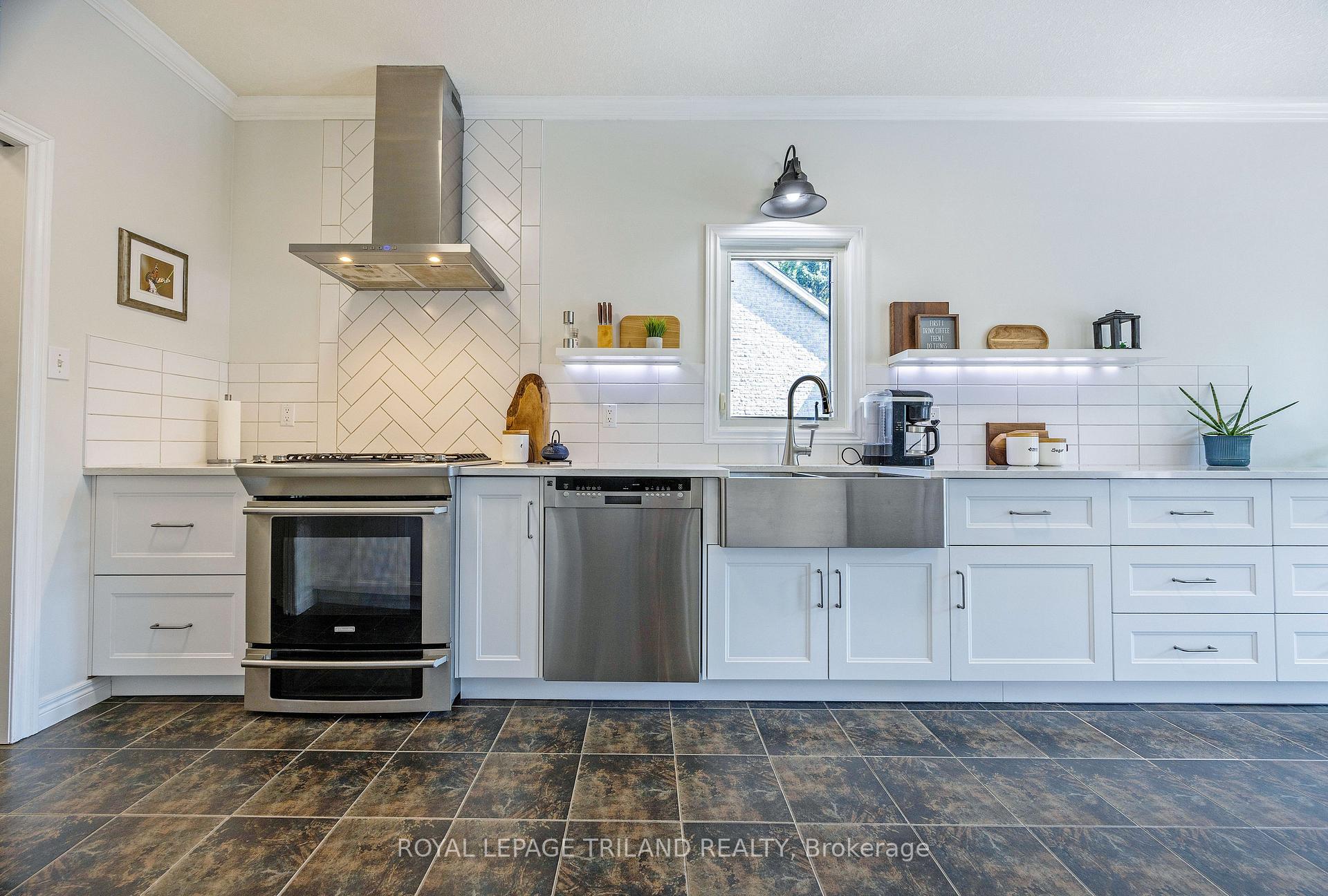 Photo 25 of 15 Augusta Crescent, St. Thomas — HOMEH
