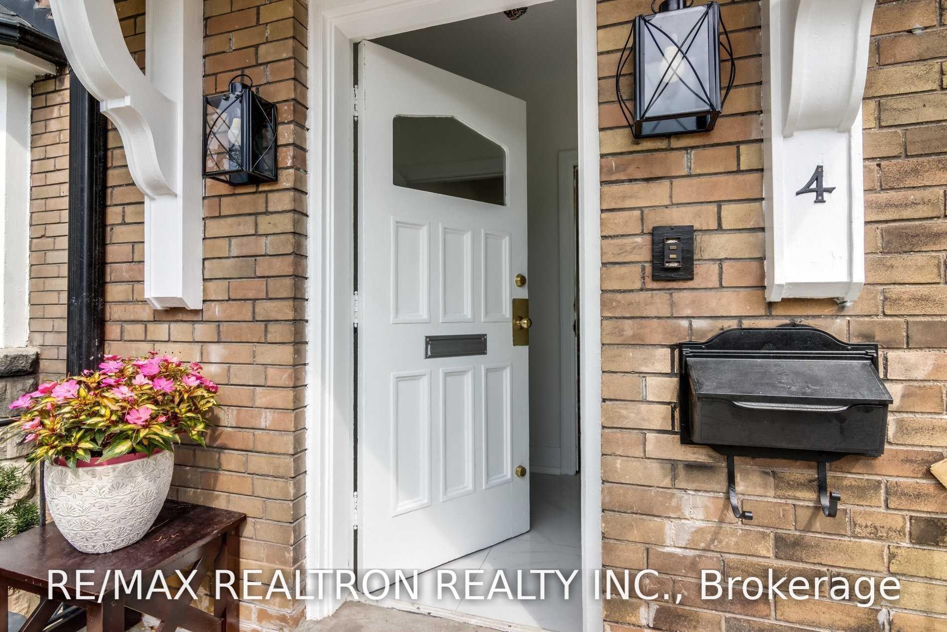Photo 3 of Unit Upper, 4 Hillholm Road, Toronto, Forest Hill South — HOMEH