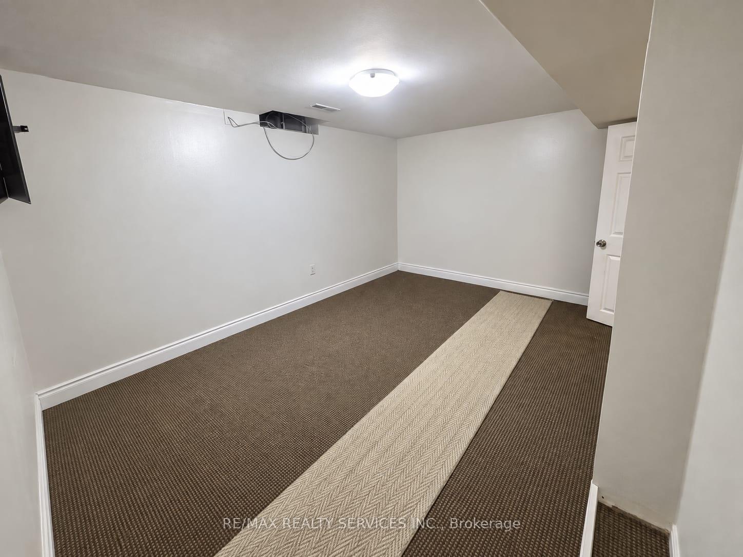 Photo 4 of 50 Banting Crescent, Brampton, Fletcher's West — HOMEH
