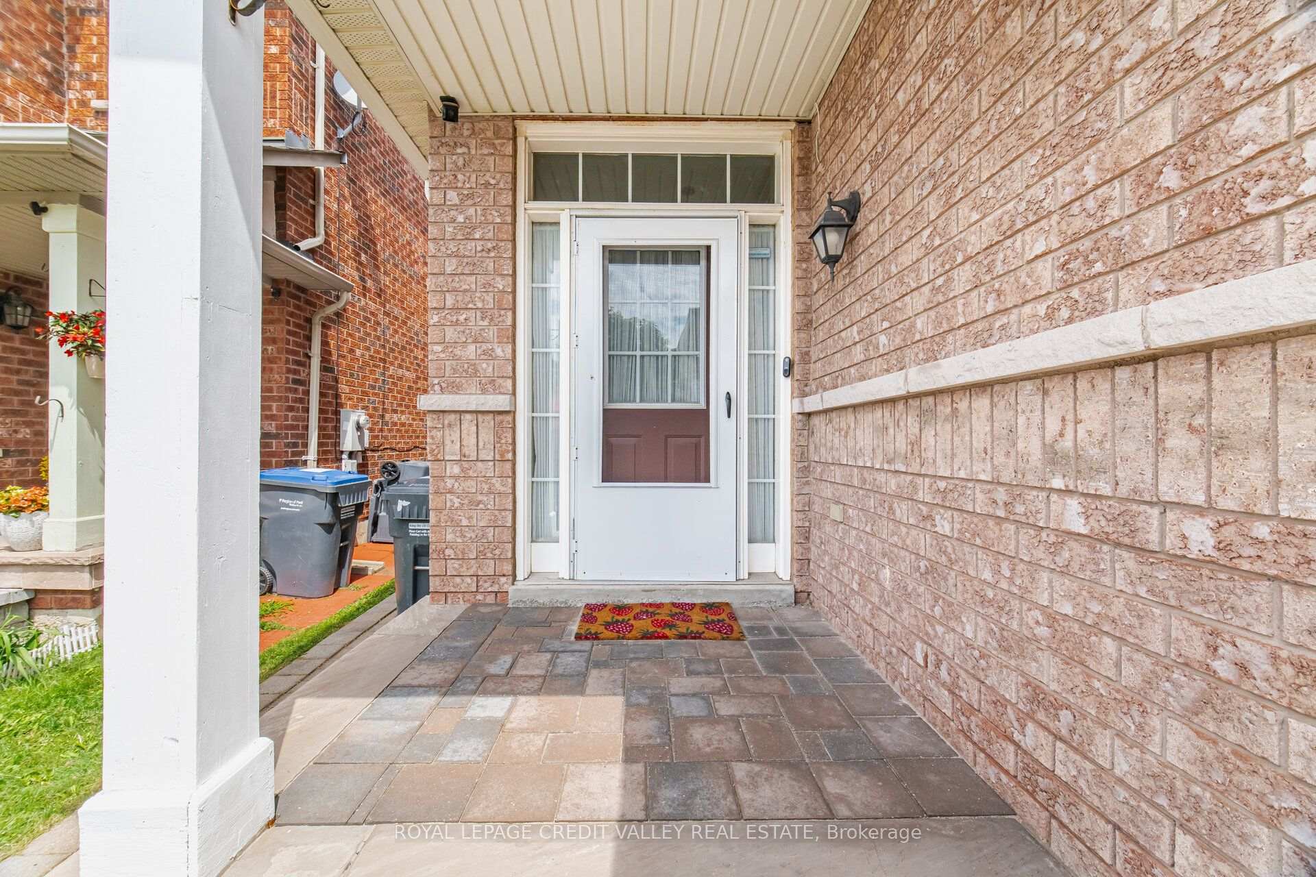 Photo 4 of 7443 Russian Olive Close, Mississauga, Lisgar — HOMEH
