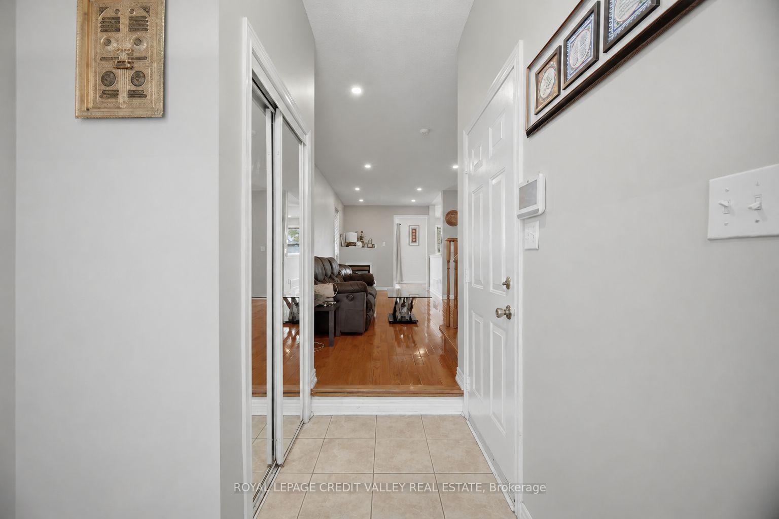 Photo 6 of 7443 Russian Olive Close, Mississauga, Lisgar — HOMEH