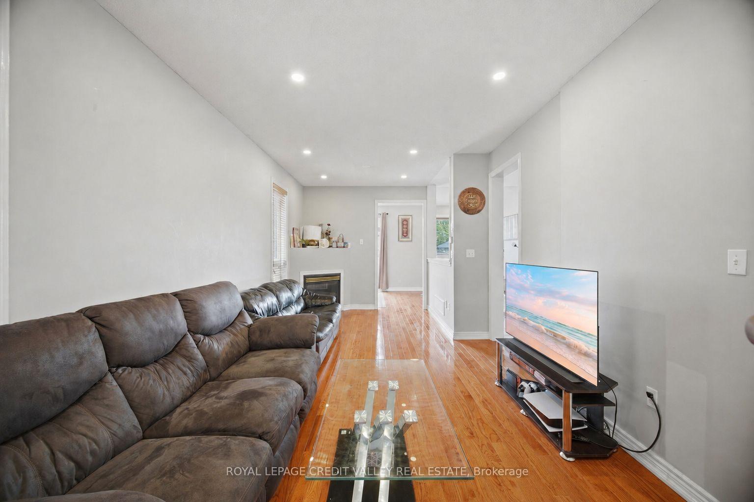 Photo 7 of 7443 Russian Olive Close, Mississauga, Lisgar — HOMEH