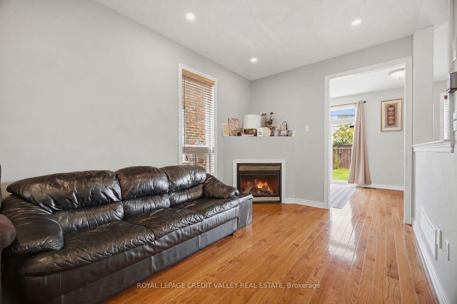 Photo 8 of 7443 Russian Olive Close, Mississauga, Lisgar — HOMEH