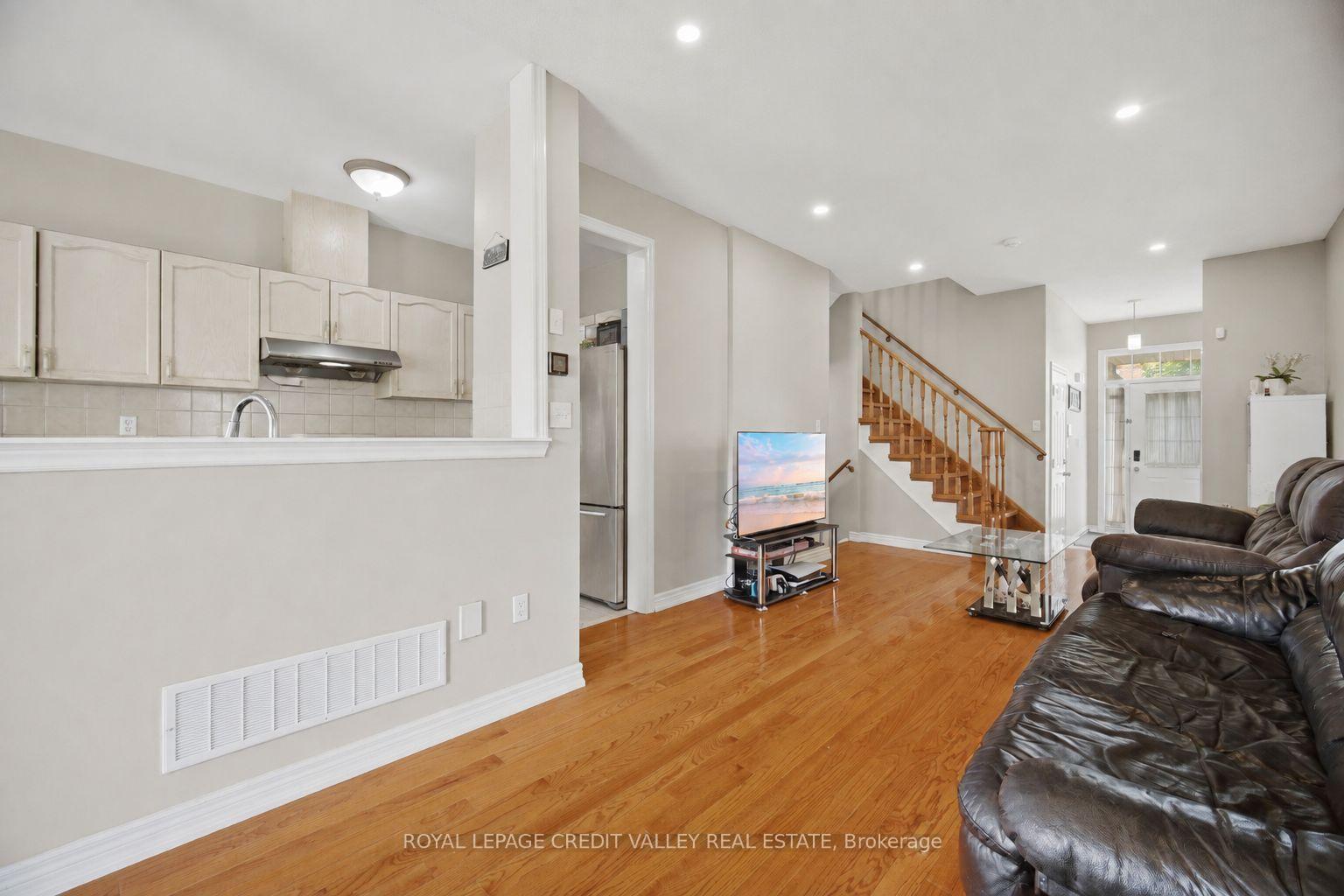 Photo 10 of 7443 Russian Olive Close, Mississauga, Lisgar — HOMEH