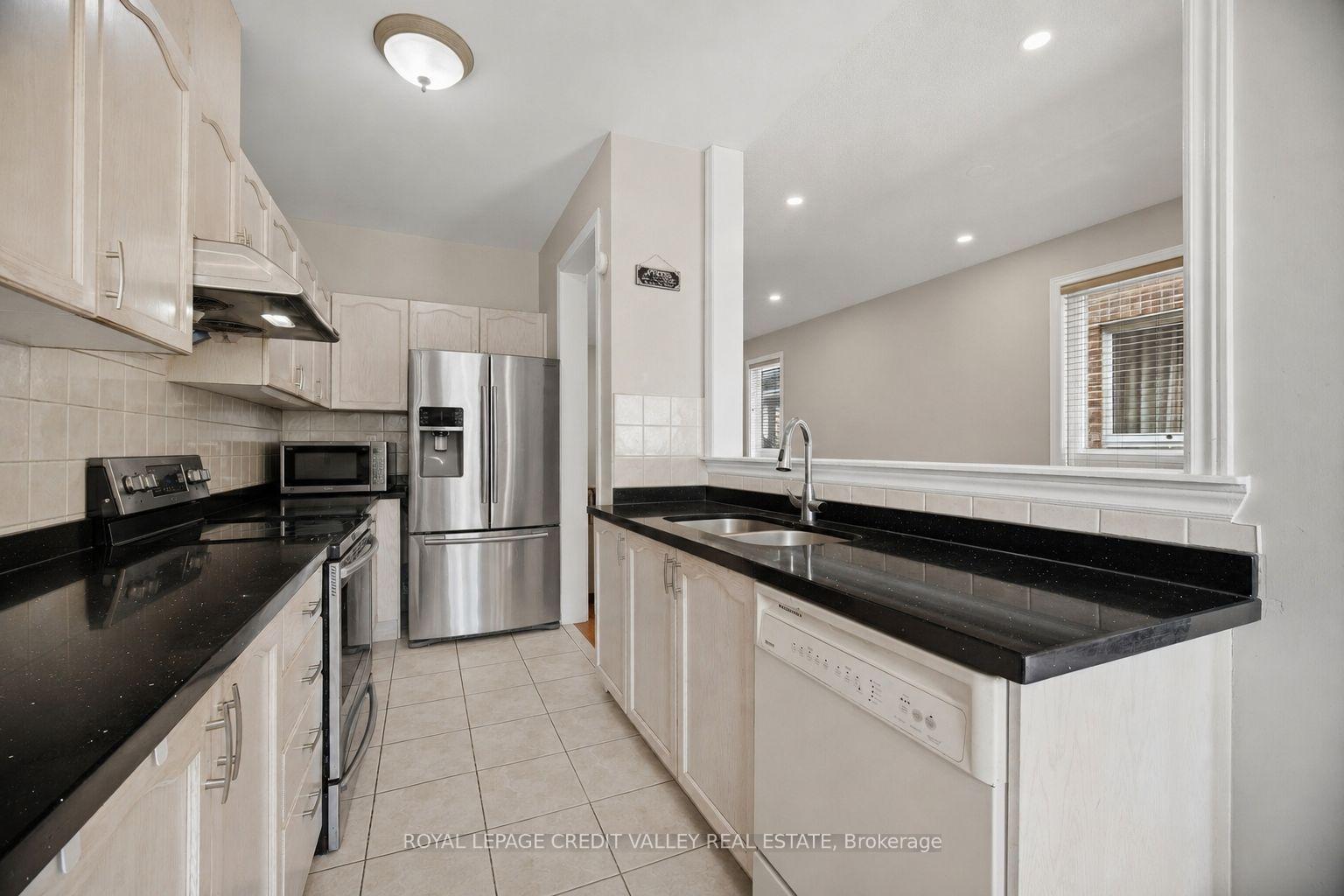 Photo 11 of 7443 Russian Olive Close, Mississauga, Lisgar — HOMEH