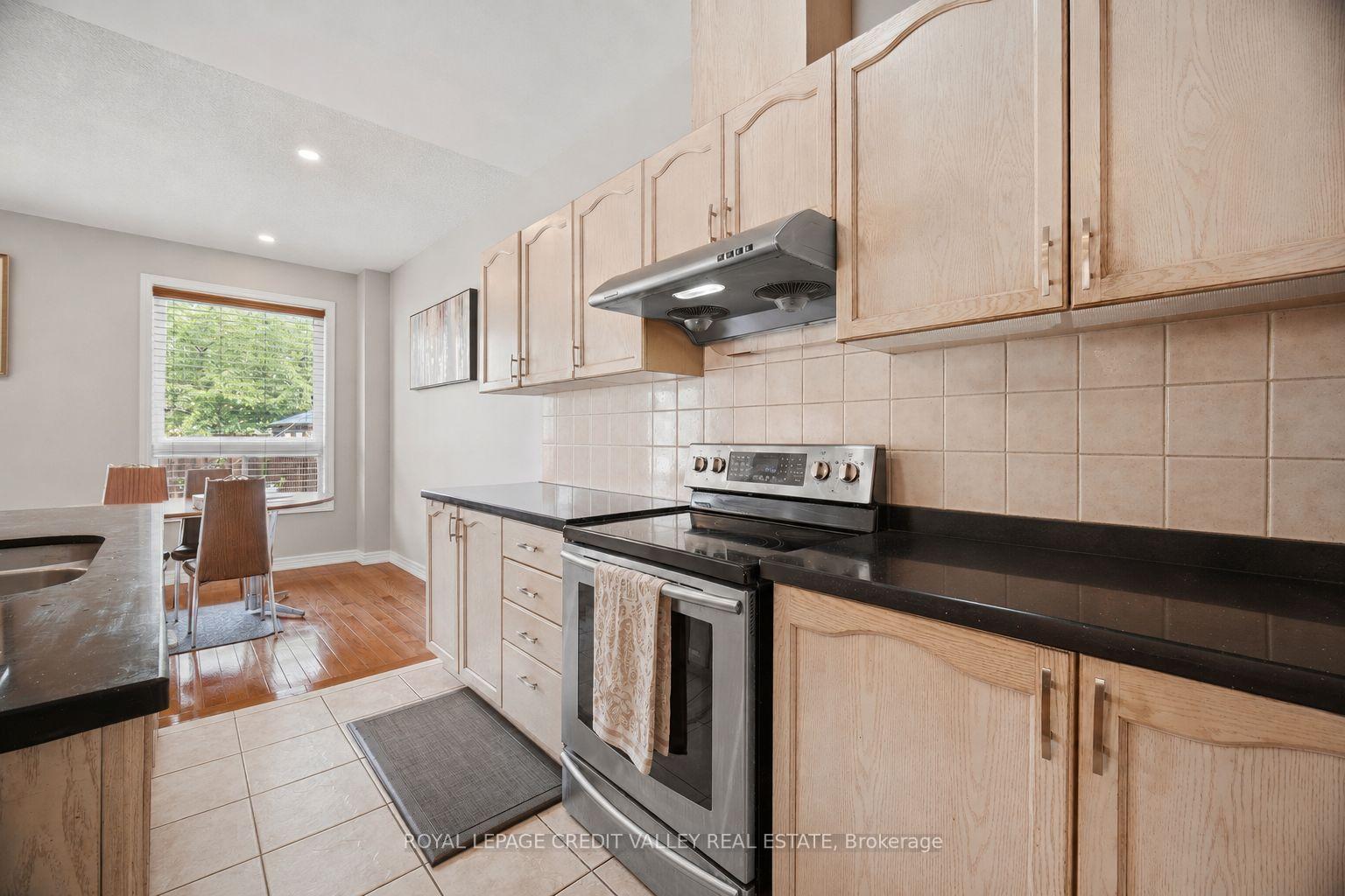 Photo 12 of 7443 Russian Olive Close, Mississauga, Lisgar — HOMEH