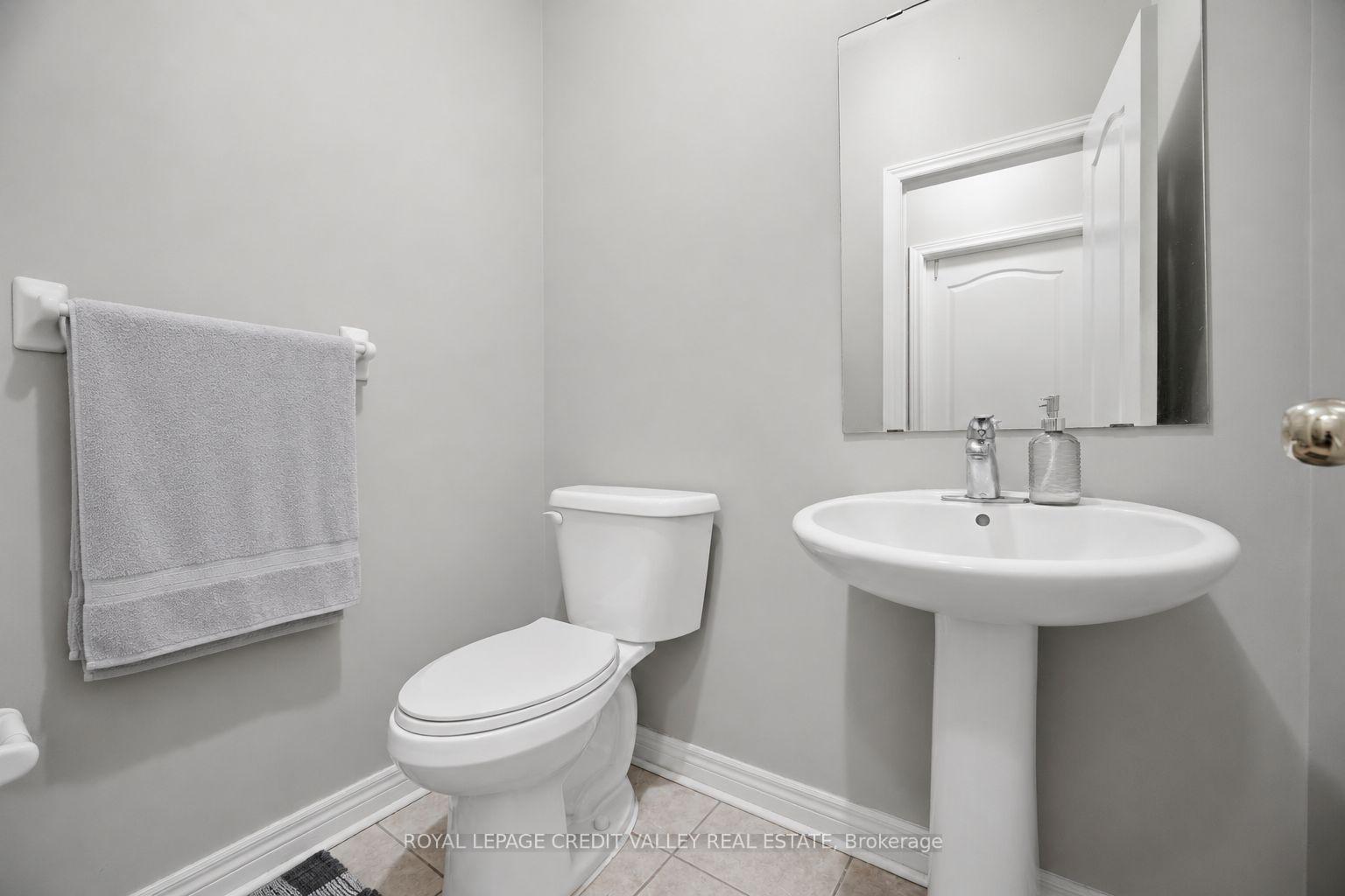 Photo 19 of 7443 Russian Olive Close, Mississauga, Lisgar — HOMEH