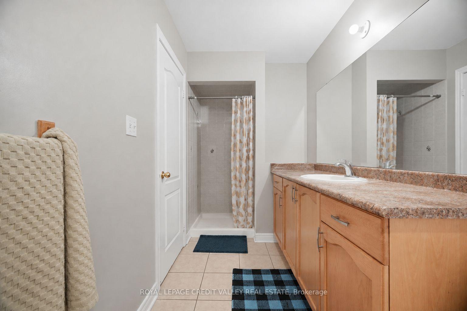 Photo 27 of 7443 Russian Olive Close, Mississauga, Lisgar — HOMEH