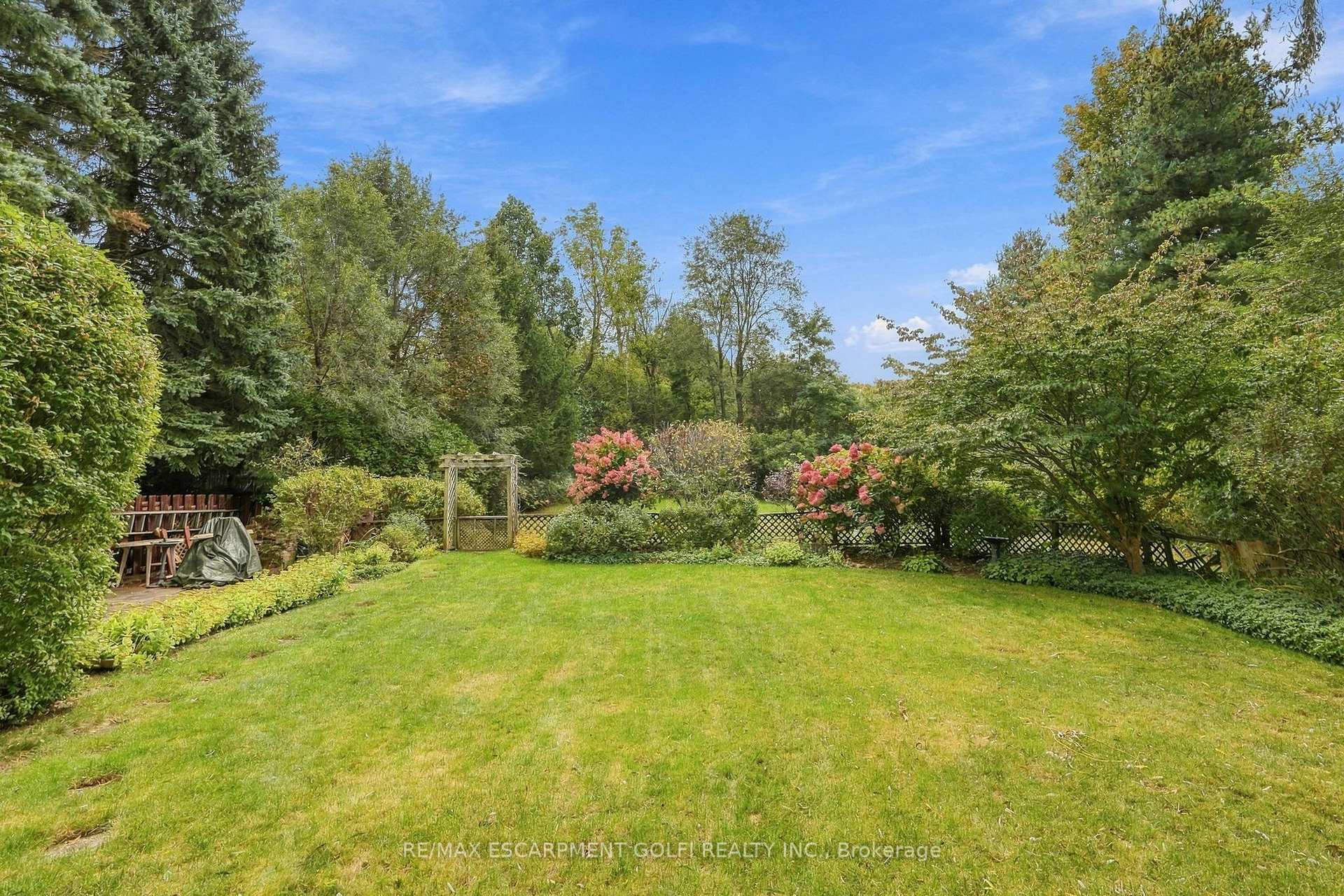 Photo 2 of 240 Canboro Road, Pelham, Fonthill — HOMEH