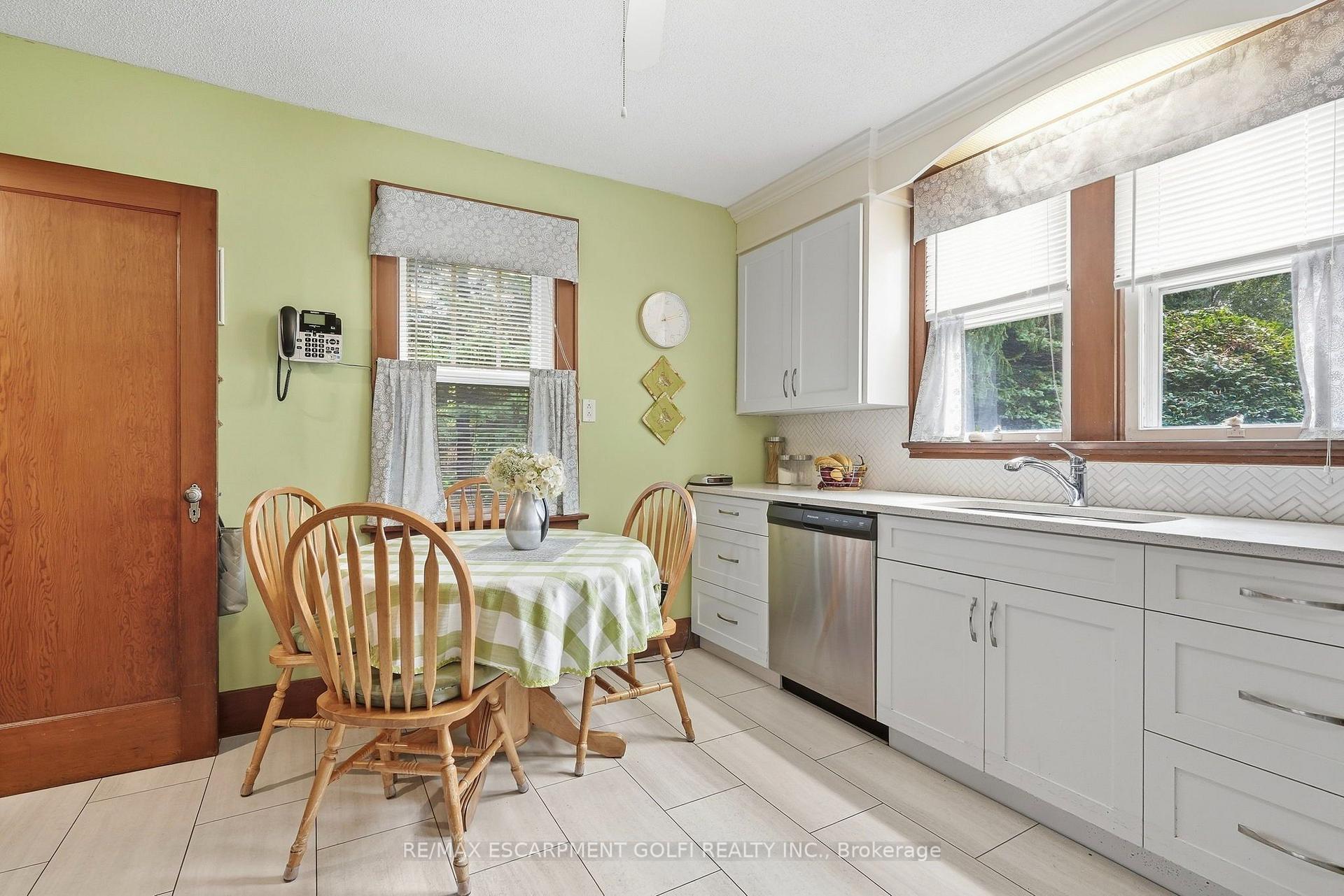 Photo 9 of 240 Canboro Road, Pelham, Fonthill — HOMEH