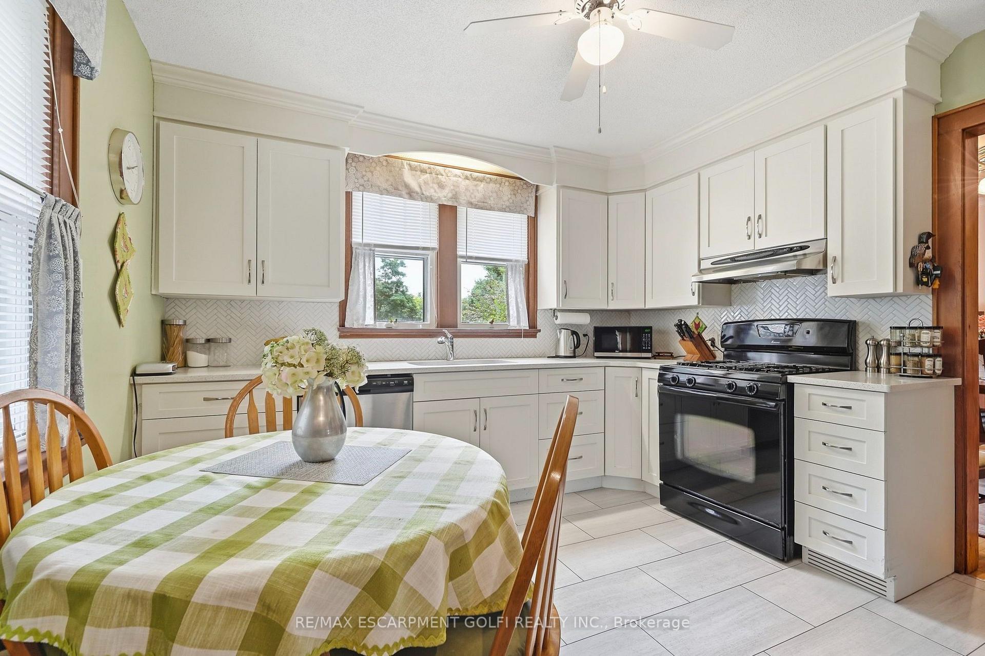 Photo 10 of 240 Canboro Road, Pelham, Fonthill — HOMEH