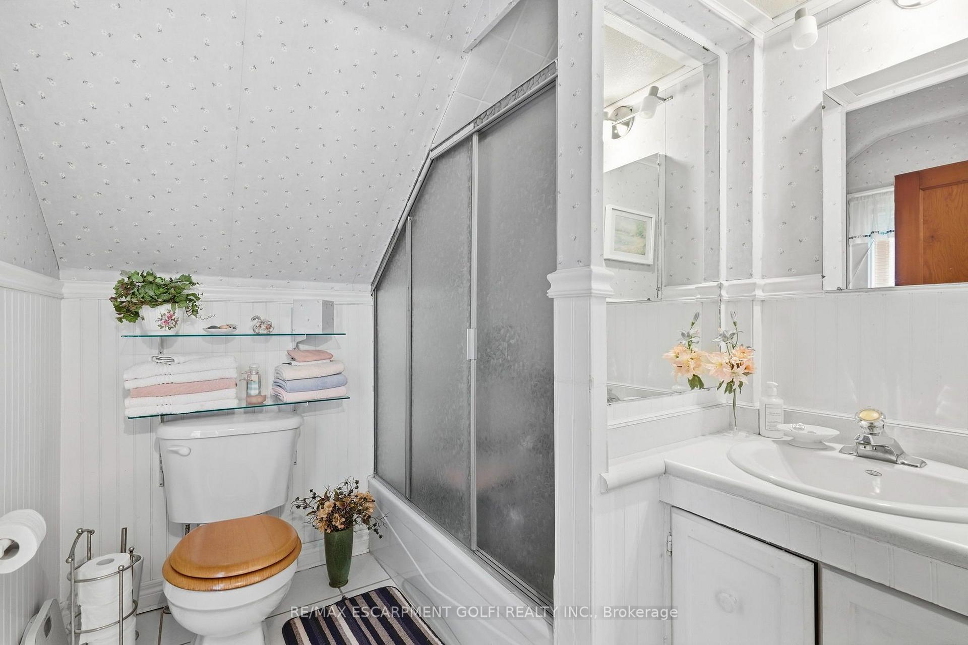 Photo 15 of 240 Canboro Road, Pelham, Fonthill — HOMEH