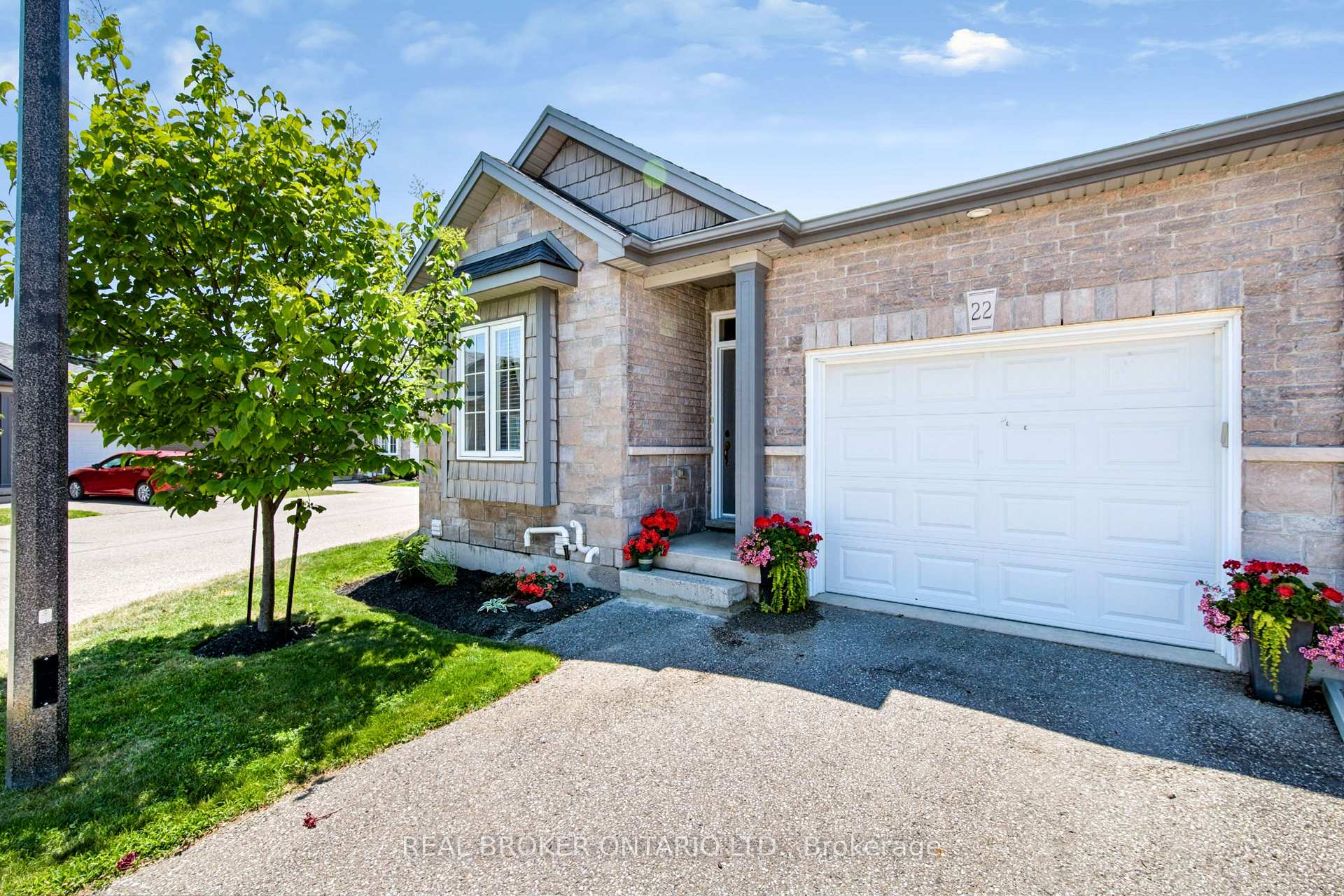 Photo 3 of Unit 22, 244 Dundas Street W, Brant, Paris — HOMEH