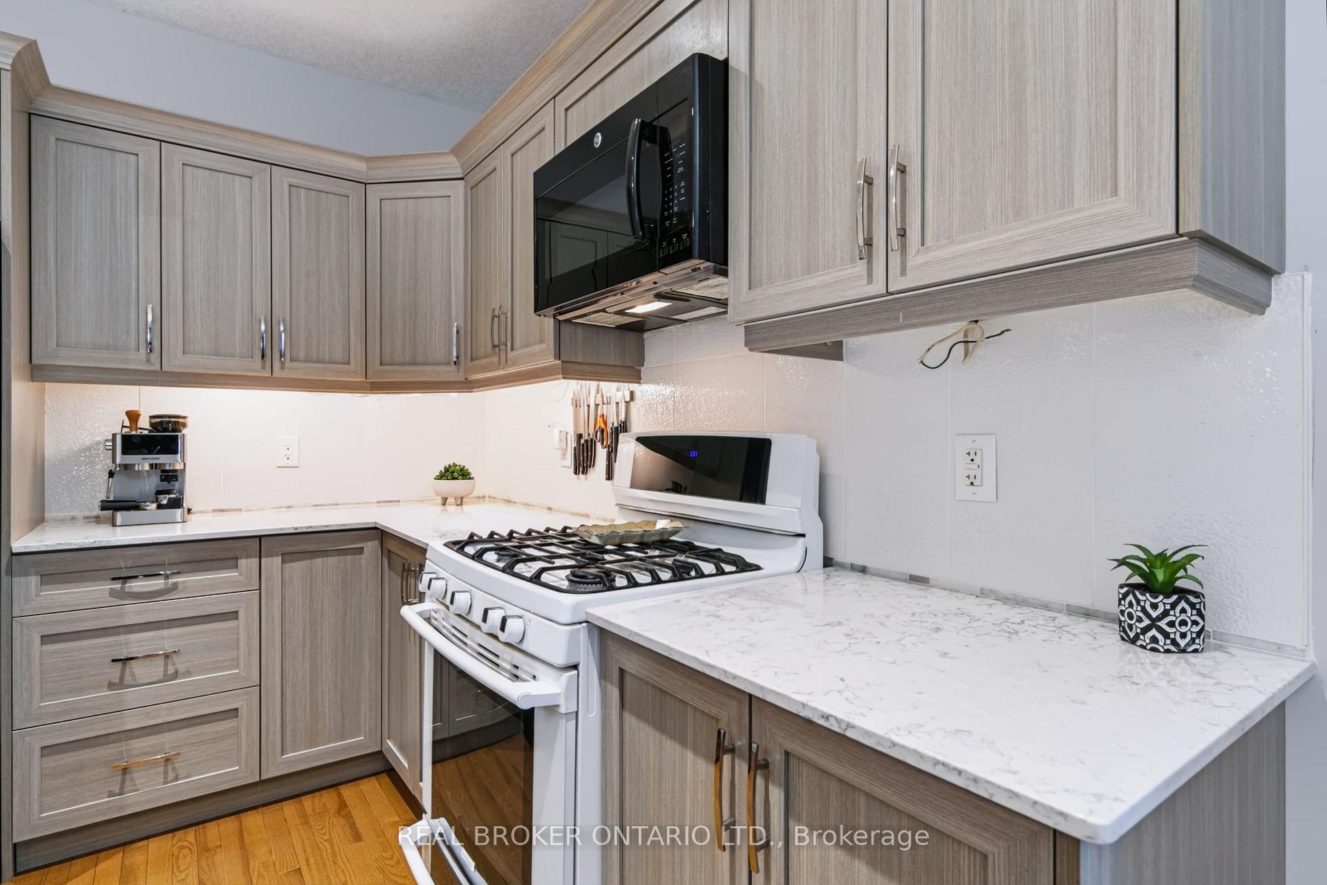 Photo 11 of Unit 22, 244 Dundas Street W, Brant, Paris — HOMEH
