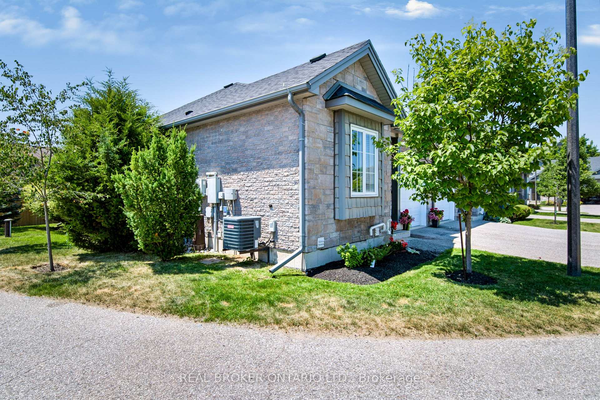 Photo 29 of Unit 22, 244 Dundas Street W, Brant, Paris — HOMEH