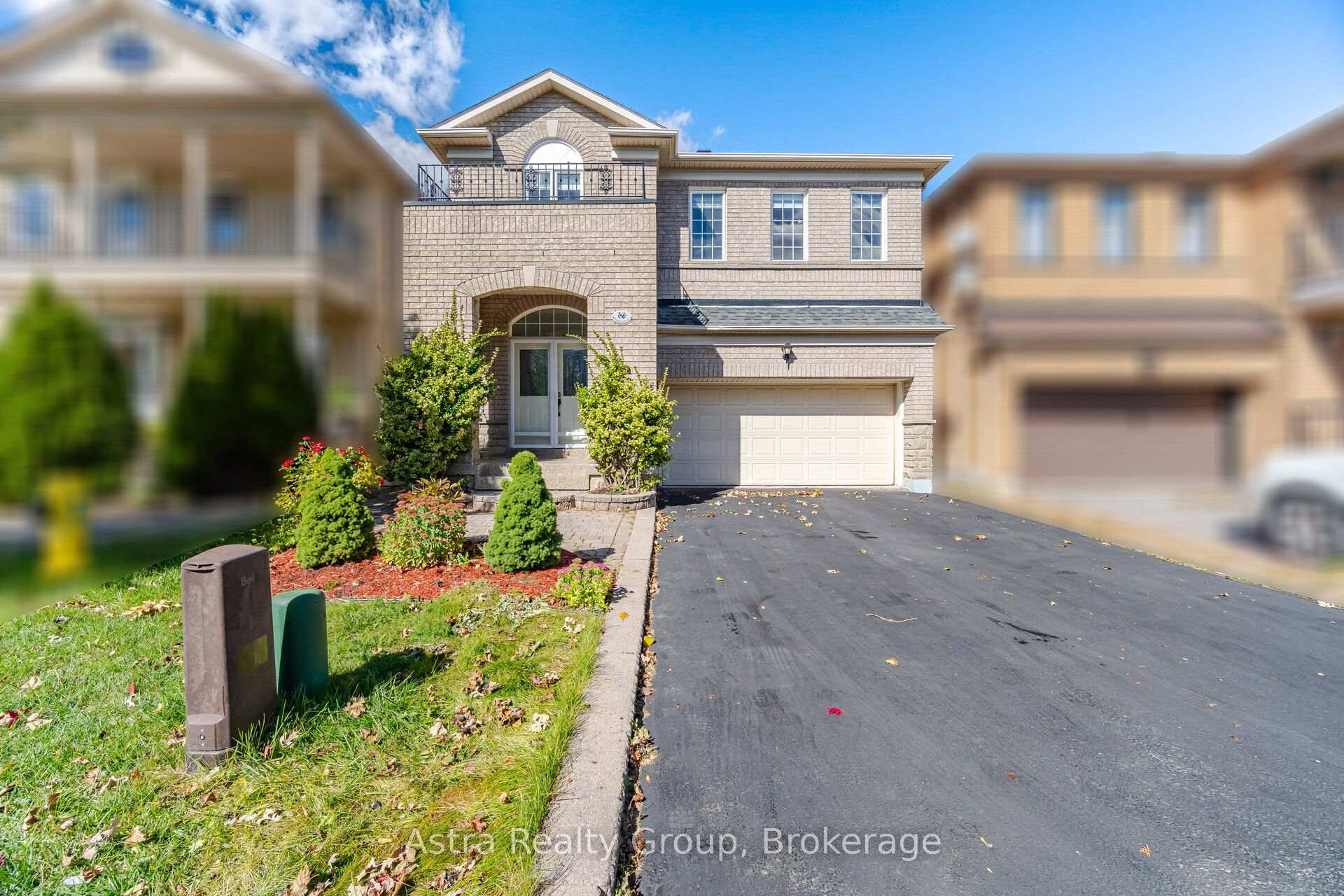 Photo 2 of 14 Daiseyfield Crescent, Vaughan, Vellore Village — HOMEH