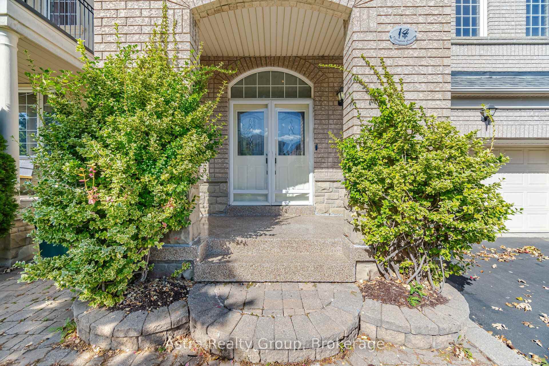 Photo 4 of 14 Daiseyfield Crescent, Vaughan, Vellore Village — HOMEH