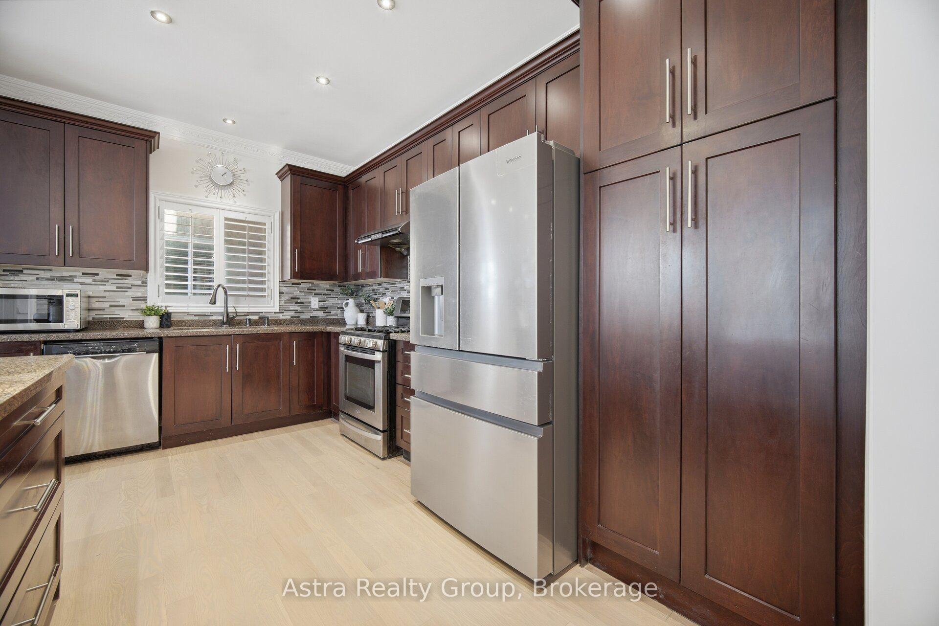 Photo 16 of 14 Daiseyfield Crescent, Vaughan, Vellore Village — HOMEH