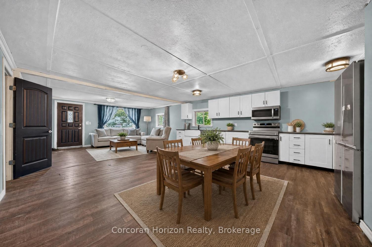 Photo 15 of 20 Parry Sound Road, Parry Sound — HOMEH