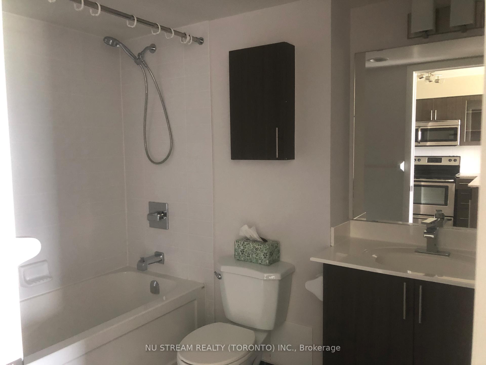 Photo 3 of Unit 921, 75 Norman Bethune Avenue, Richmond Hill, Beaver Creek Business Park — HOMEH