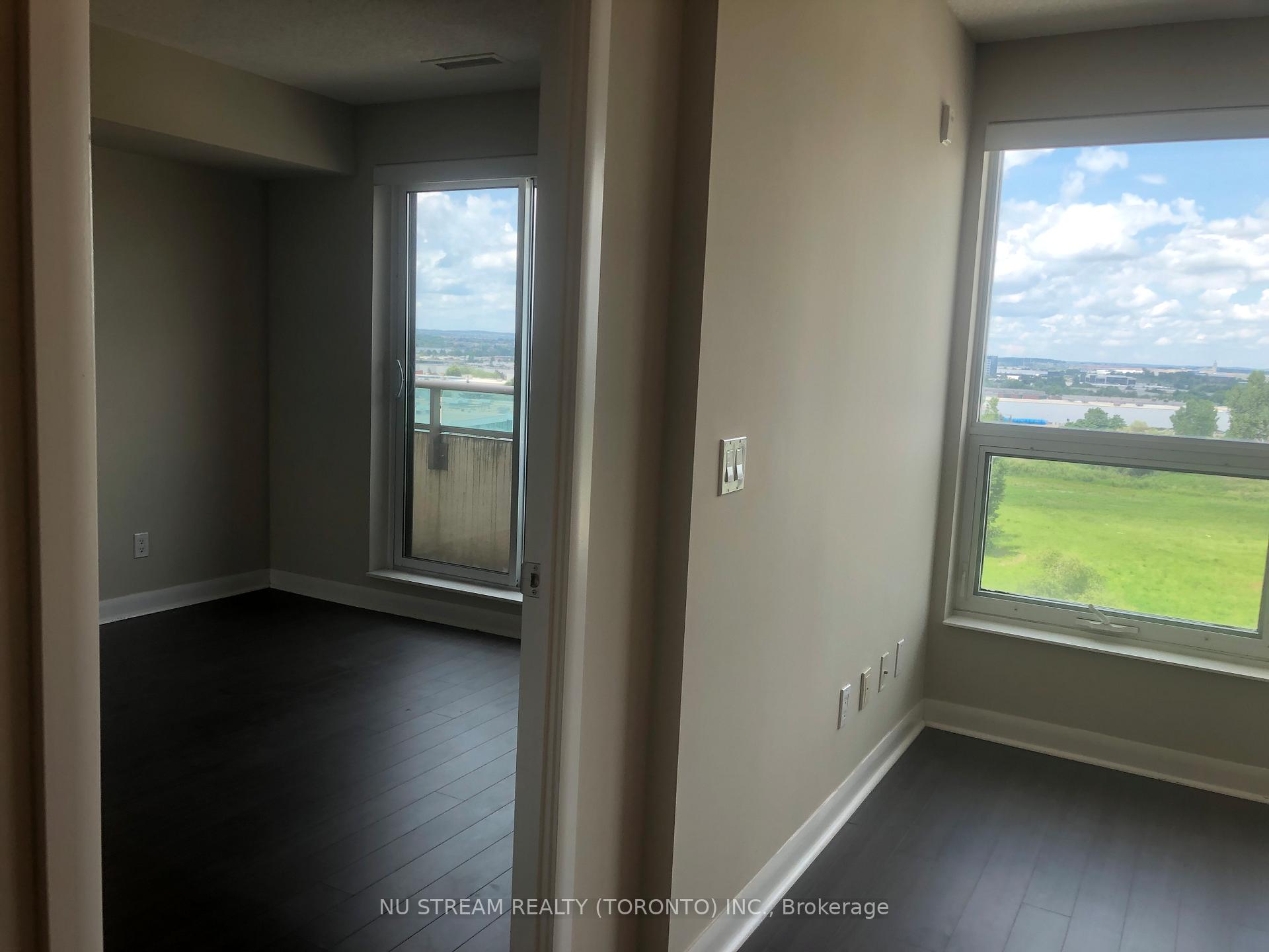 Photo 4 of Unit 921, 75 Norman Bethune Avenue, Richmond Hill, Beaver Creek Business Park — HOMEH