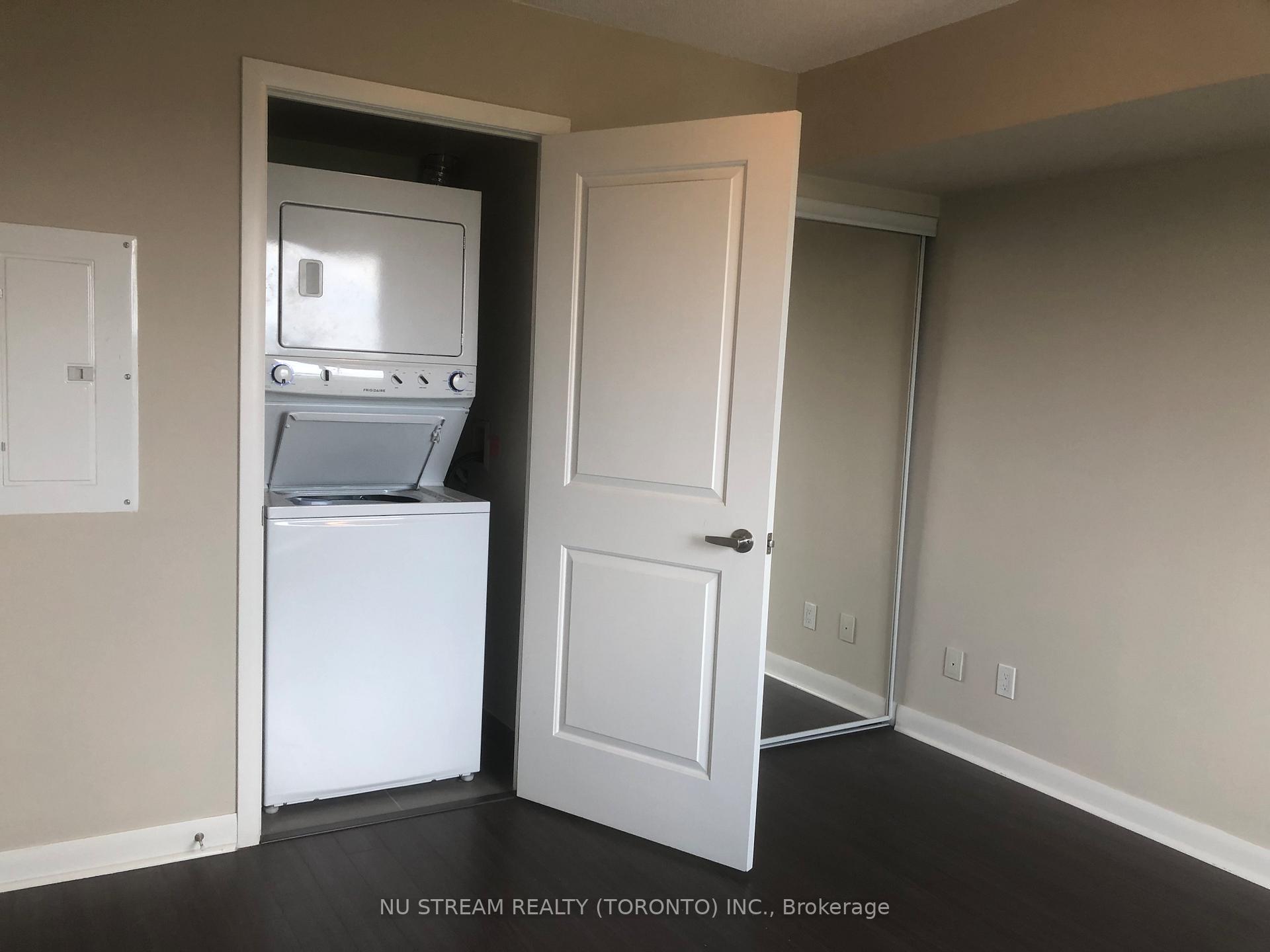 Photo 5 of Unit 921, 75 Norman Bethune Avenue, Richmond Hill, Beaver Creek Business Park — HOMEH
