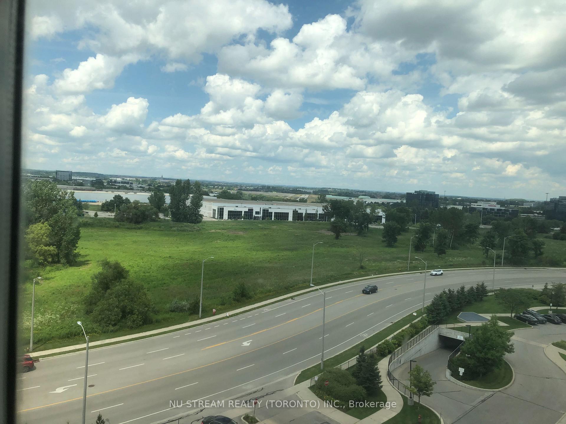 Photo 9 of Unit 921, 75 Norman Bethune Avenue, Richmond Hill, Beaver Creek Business Park — HOMEH