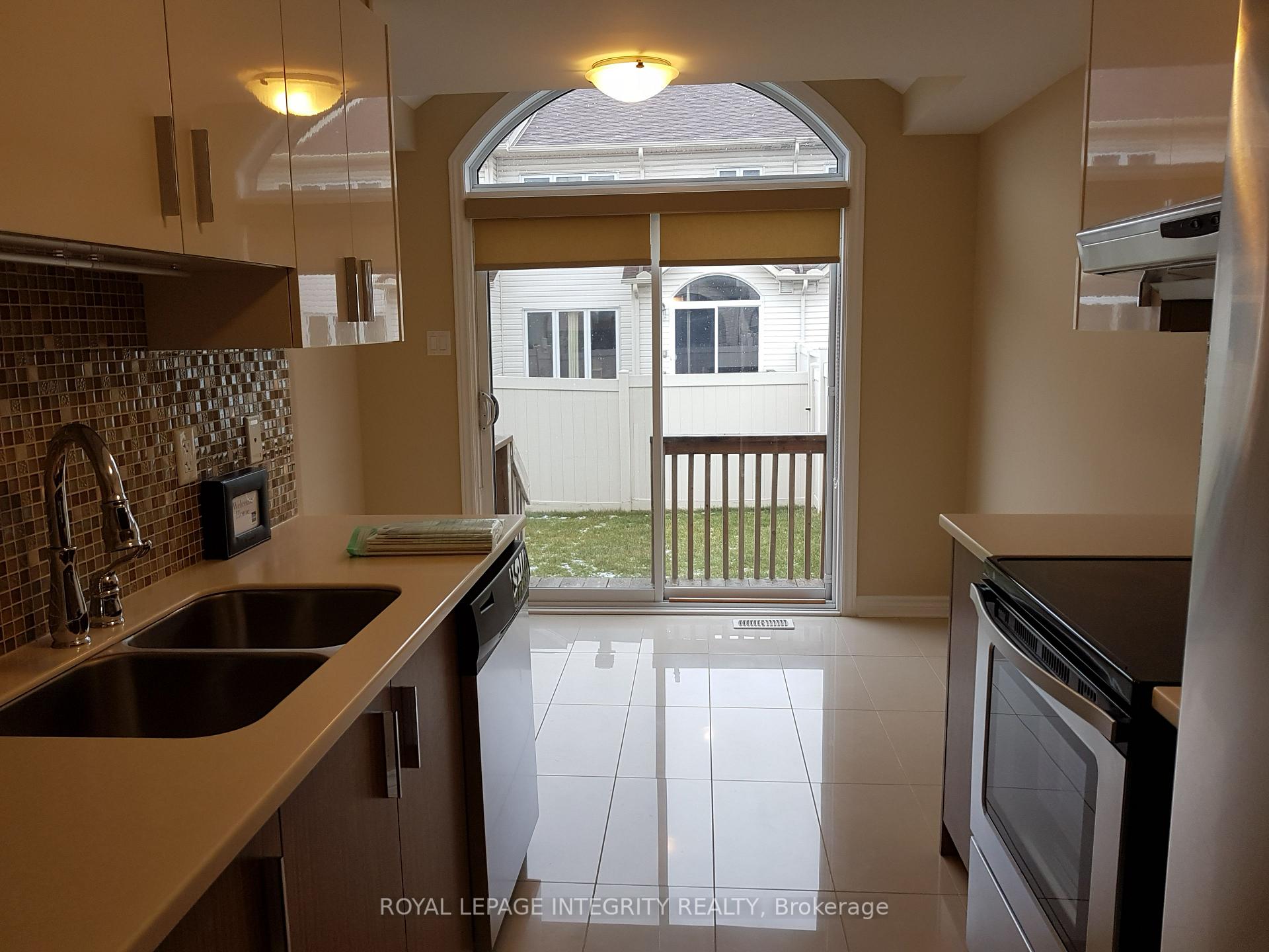 Photo 7 of 348 Tourmaline Crescent, Ottawa, Barrhaven - Strandherd — HOMEH