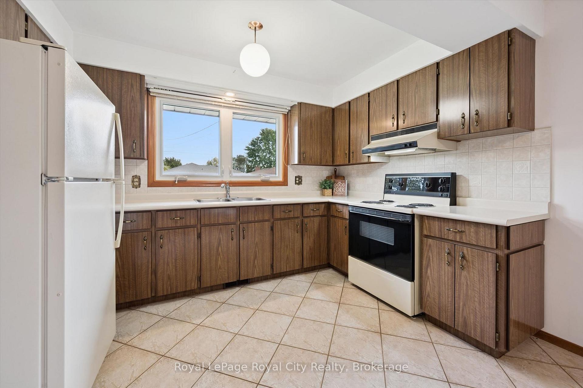 Photo 13 of 27 Palermo Crescent, Guelph, Grange Road — HOMEH