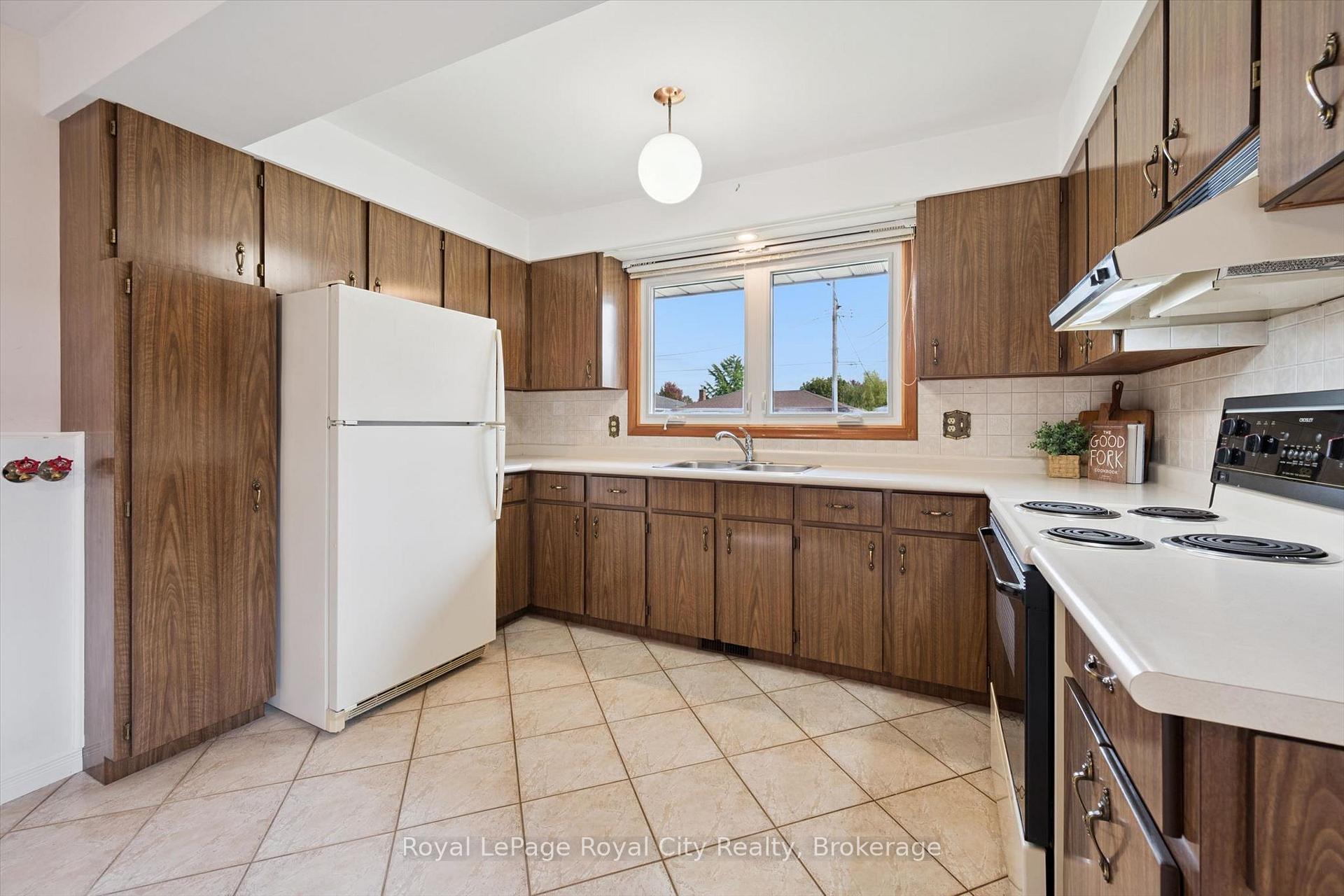 Photo 14 of 27 Palermo Crescent, Guelph, Grange Road — HOMEH