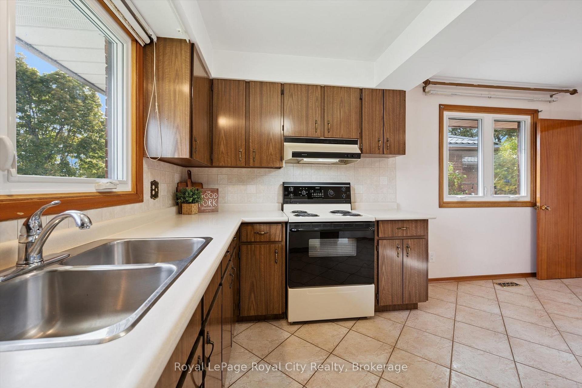 Photo 15 of 27 Palermo Crescent, Guelph, Grange Road — HOMEH