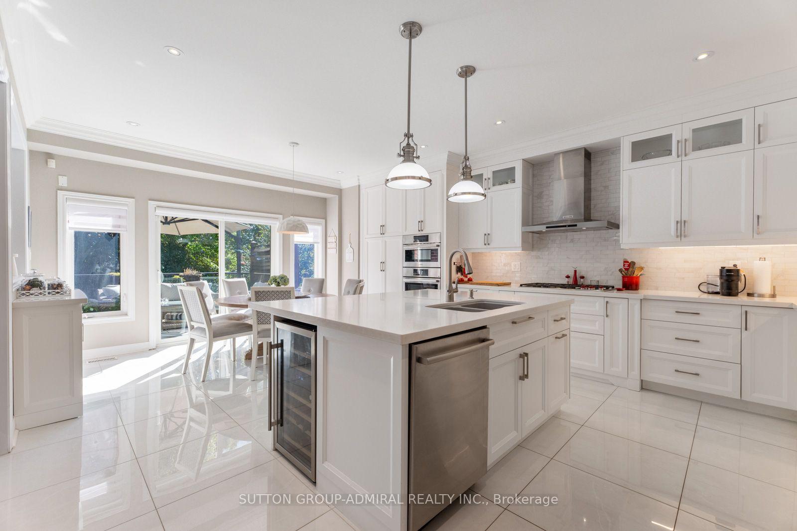 Photo 8 of 55 Maverick Crescent, Vaughan, Patterson — HOMEH