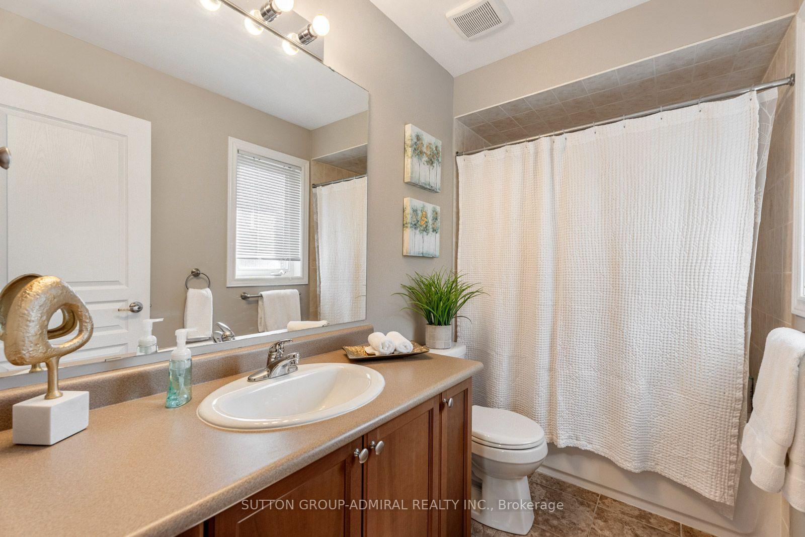 Photo 48 of 55 Maverick Crescent, Vaughan, Patterson — HOMEH