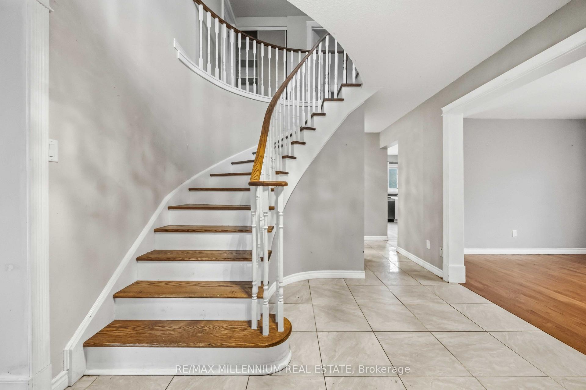 Photo 3 of 113 Glenabbey Drive, Clarington, Courtice — HOMEH